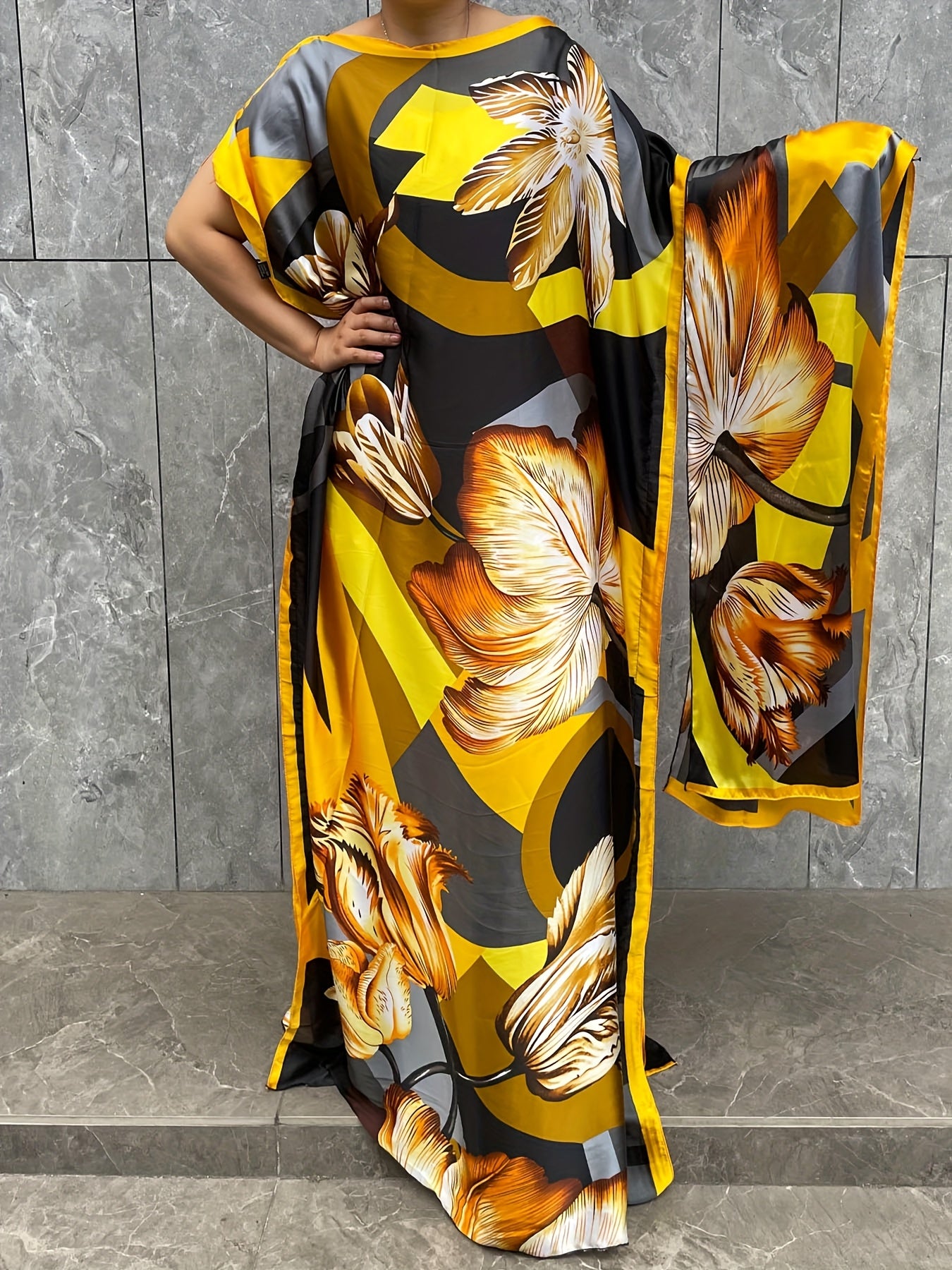 Ayollar uchun kattaroq o'lchamli gulliy bosma tunika kiyiqi polyester, kruj bo'yin, batwing qo'lqopli