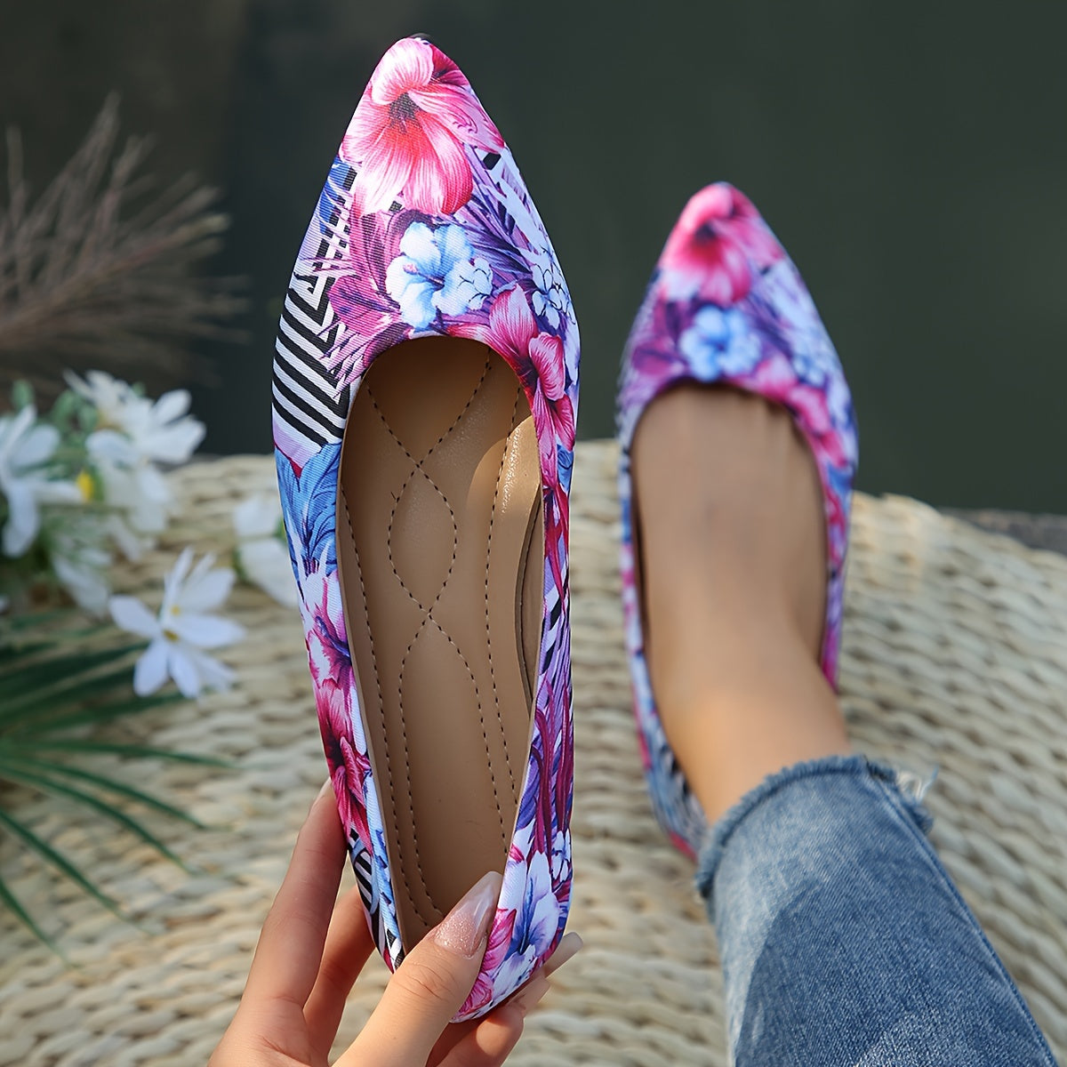 Women's Floral Canvas Flat Shoes with Pointed Toe and Rubber Sole