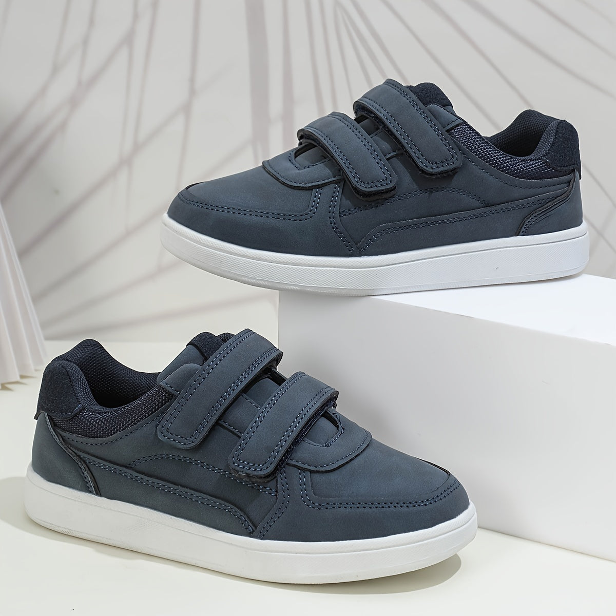 Boys All-Season Lightweight Non-Slip Casual Sneakers with Splicing and Round Toe