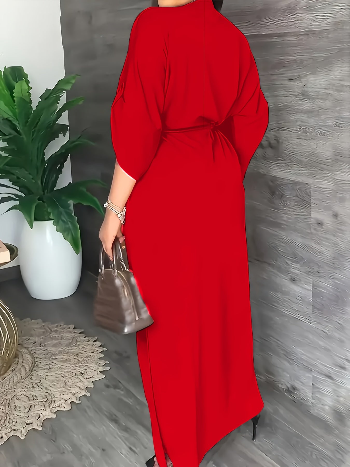 Ayollar uchun V-yuvalangan tunika ko'ylagi, bir rangda, polyester va spandeks aralashmasidan tayyorlangan. O'rtacha cho'zilish va tasodifiy yoki rasmiy kiyim uchun mos.