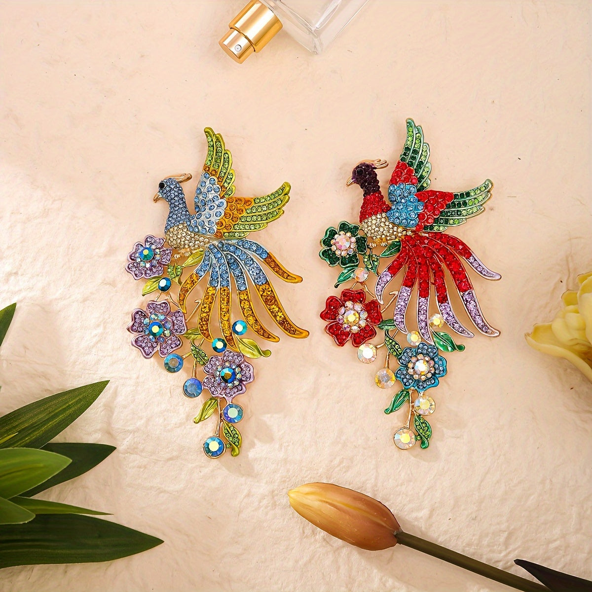 Rang-barang peacock brosh uchun ayollar uchun alloy hayvon pin nafis zargarlik sovgʻa