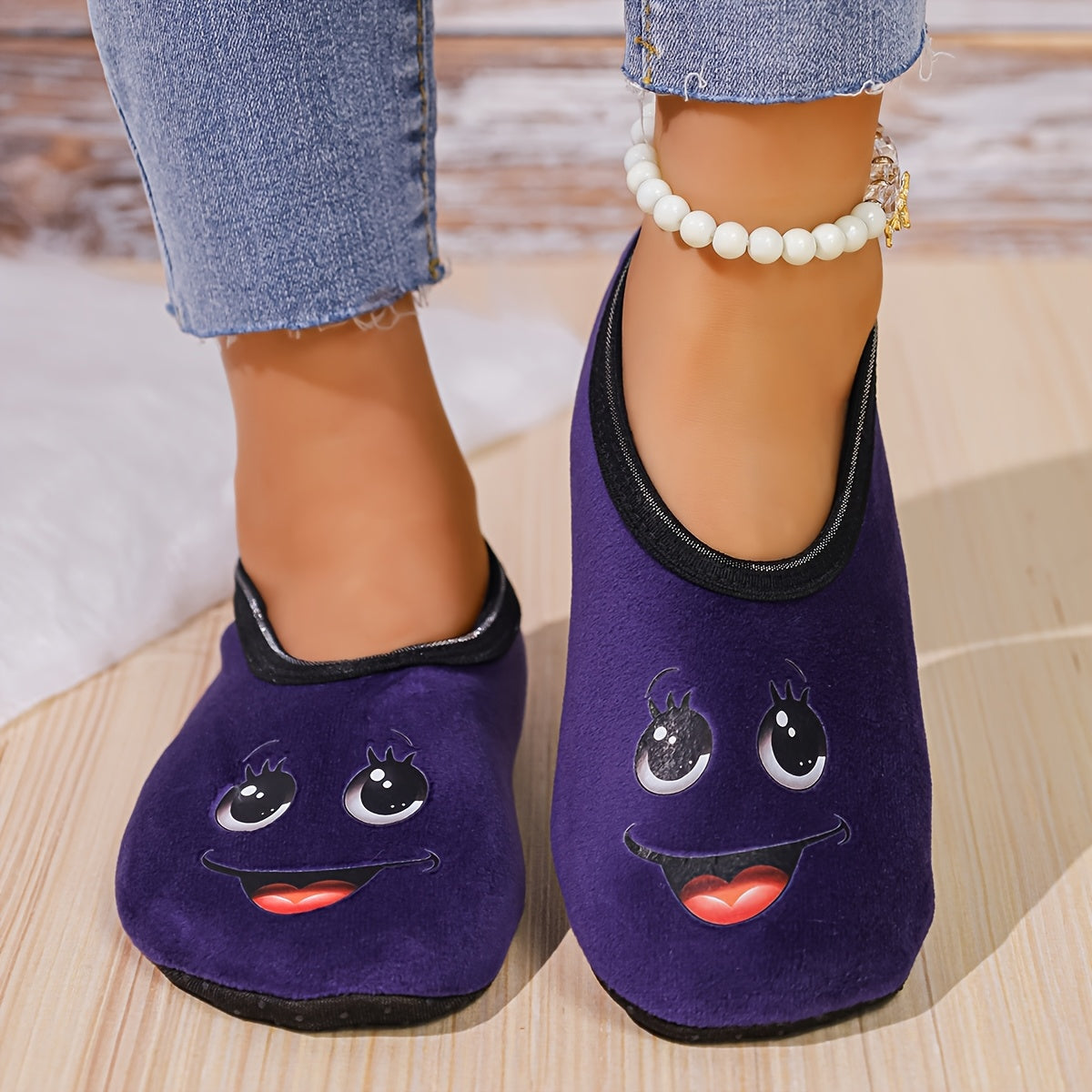 Women's Slip-On Slippers Breathable Fabric Soft Sole Indoor Outdoor Shoes