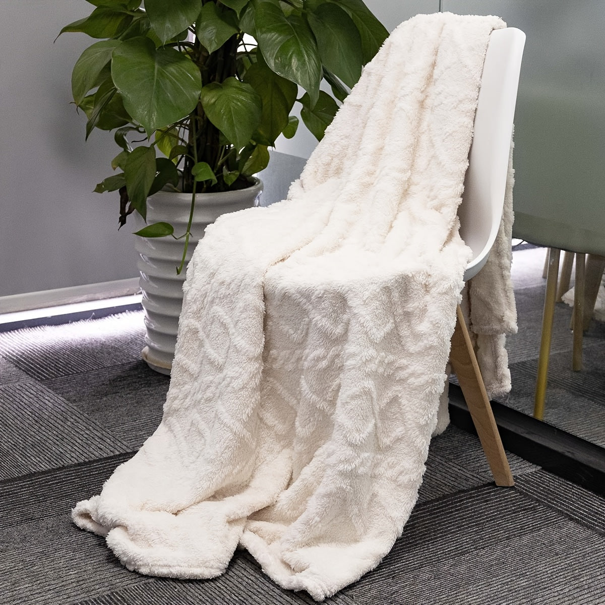 Fuzzy Throw Blanket Polyester Lightweighy Cozy RV Sofa Bed Comfort Accessory