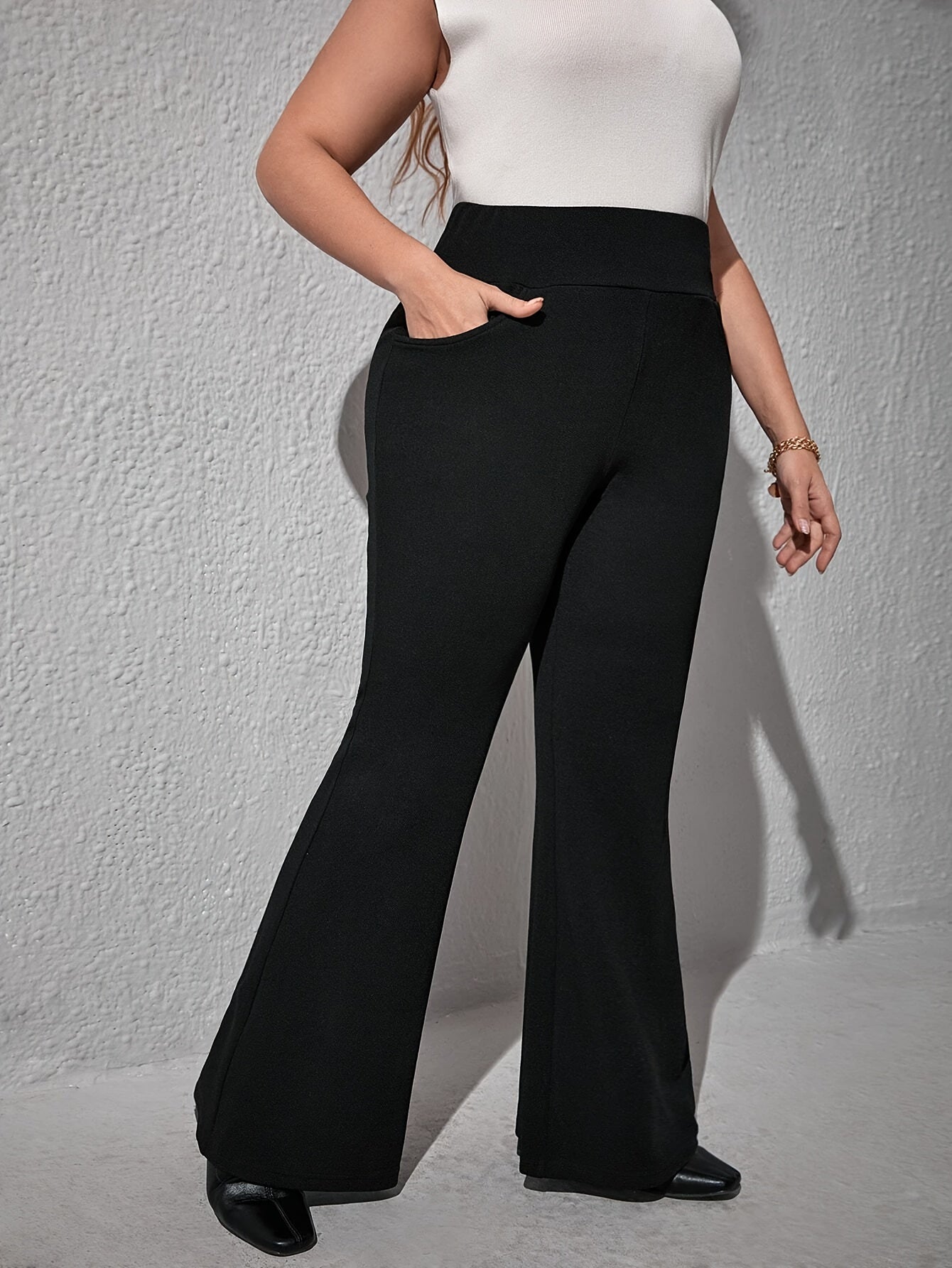 Plus Size High-Waist Flare Pants with Pockets and Stretch Knit Fabric for Spring and Fall
