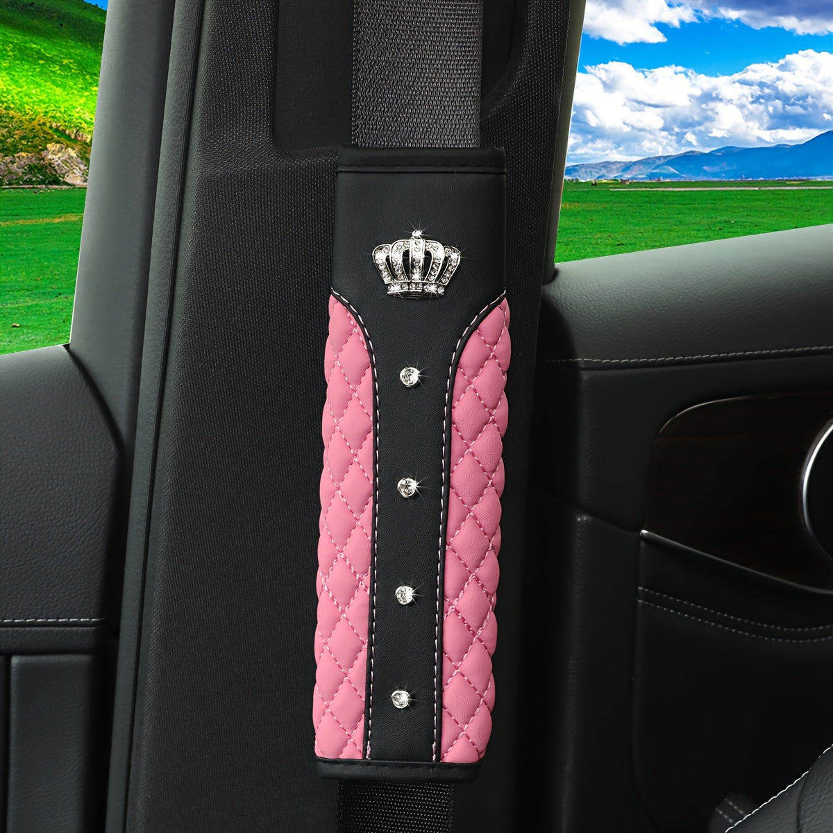 Avtomobil o'rindiq kamarining yelka yostiqchalari Qizil Qora Qilinchli PU charm Rhinestone taxtasi