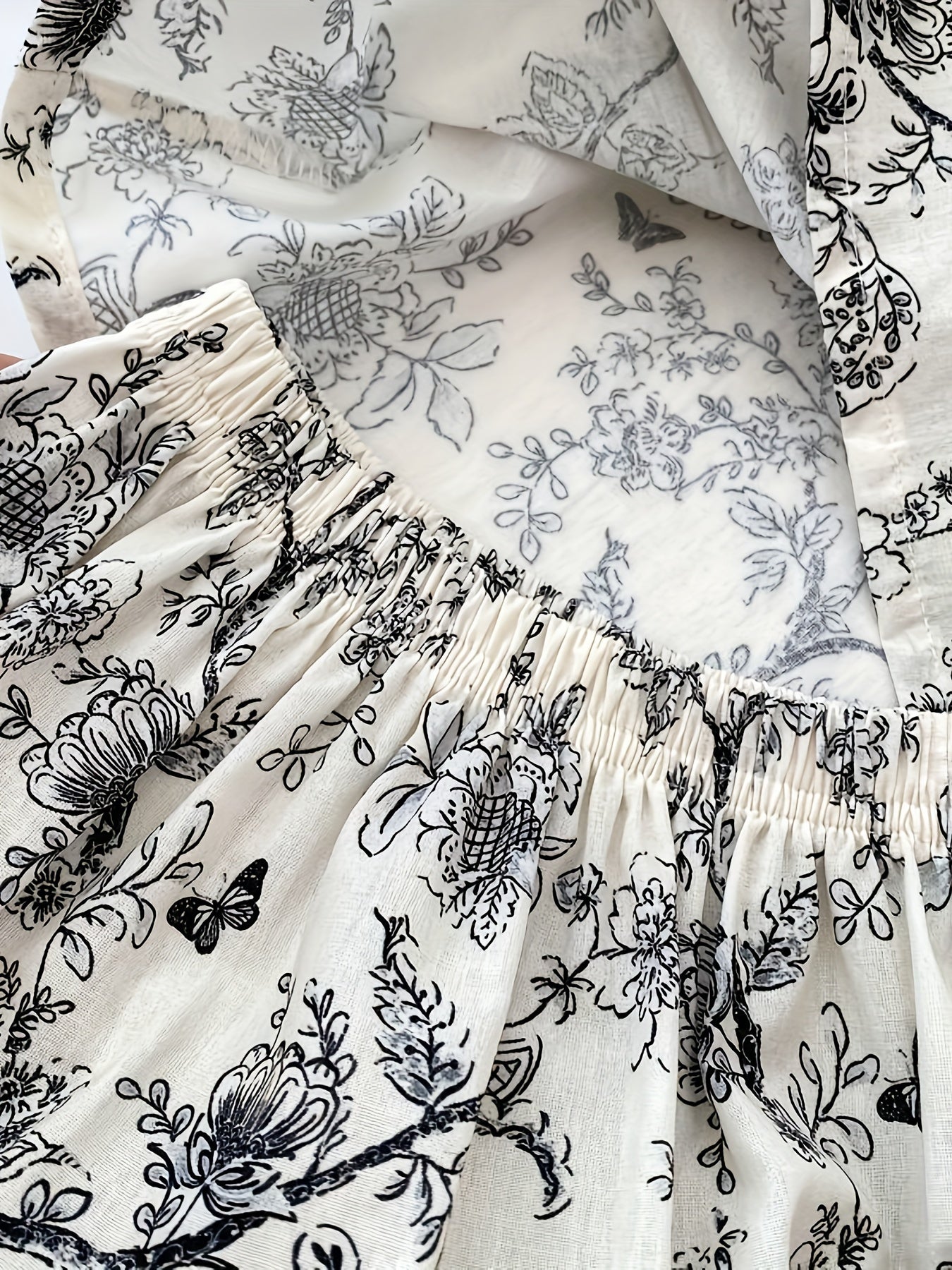 Комплект одежды для девочки: хлопковая блузка с цветочным принтом и шорты для весны и осени