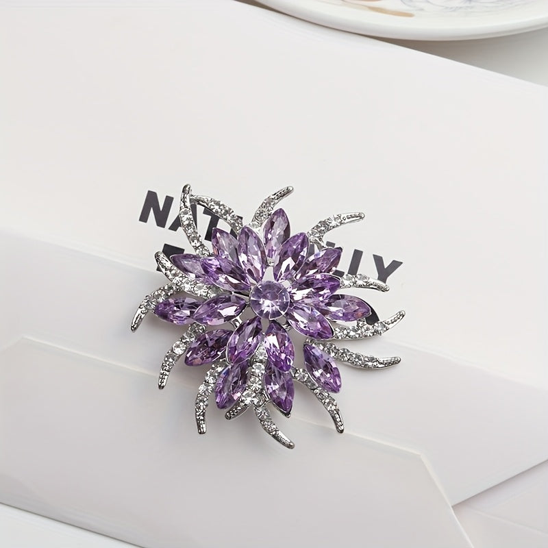 Qadimgi to'q sariq kristalli brosh pin, rhinestones va shisha noaniq shakl bilan, ayollar uchun