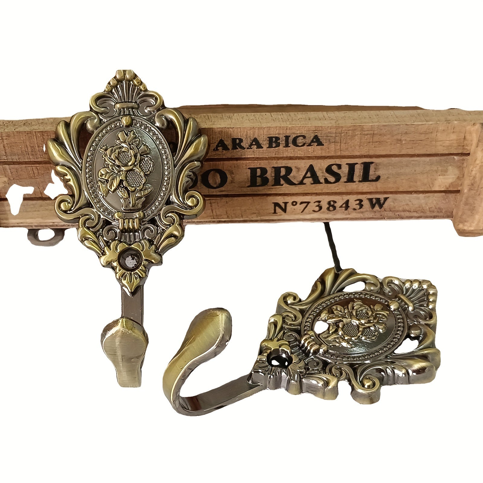 Ikki vintage evropa uslubidagi sink qotishmasidan yasalgan oltin fan shaklidagi tutqichlar hammom dush pardalari, eshiklar, derazalar, shkaflar va yashash xonalari uchun mos keladi.