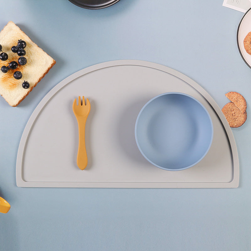 Bolaning ovqatlarini toza va xavfsiz saqlash uchun ushbu oziq-ovqat darajasidagi silikon bolalar uchun joy matosini ta'minlang! Rojdestvo, Halloween yoki Thanksgiving uchun mukammal sovg'a.