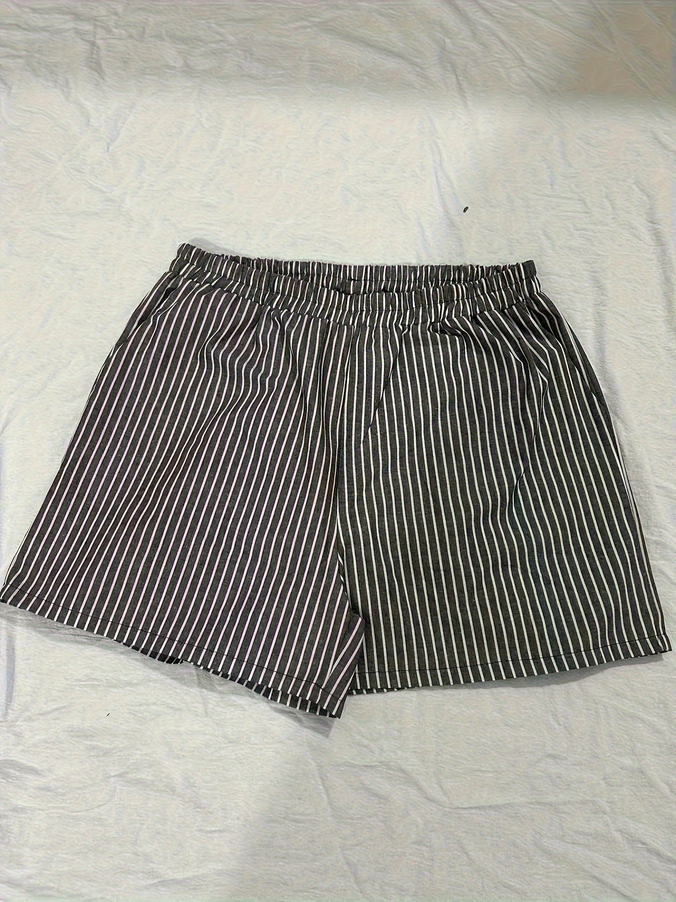 Шорты для женщин больших размеров с повседневным дизайном и полосатым принтом из полиэстера с карманами