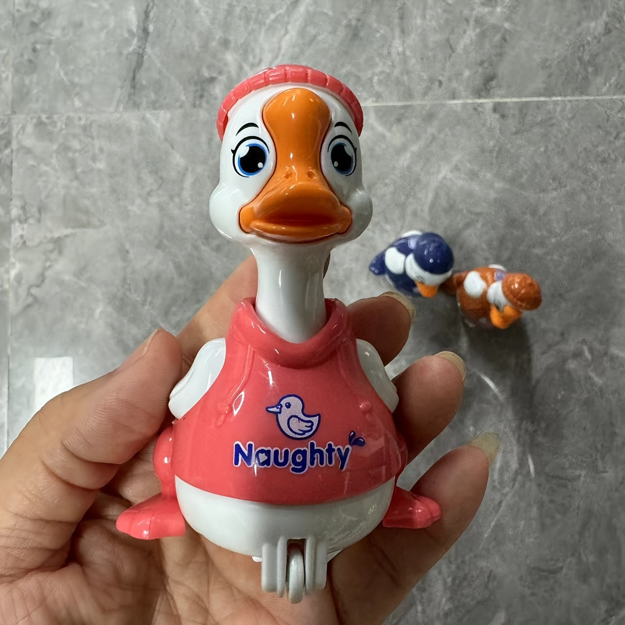 Bolalar uchun stress o'yinchoq o'rdak, batareya talab qilinmaydi, bosish bilan yuradi, bolalar uchun 0+ yoshda, turli ranglarda