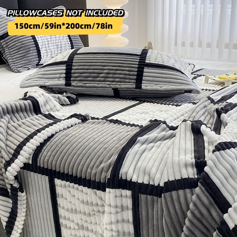 Yumshoq va qulay plush ko'rpa, plaid naqshiga ega, sayohat, divan, yotoq va uy bezatish uchun mukammal.