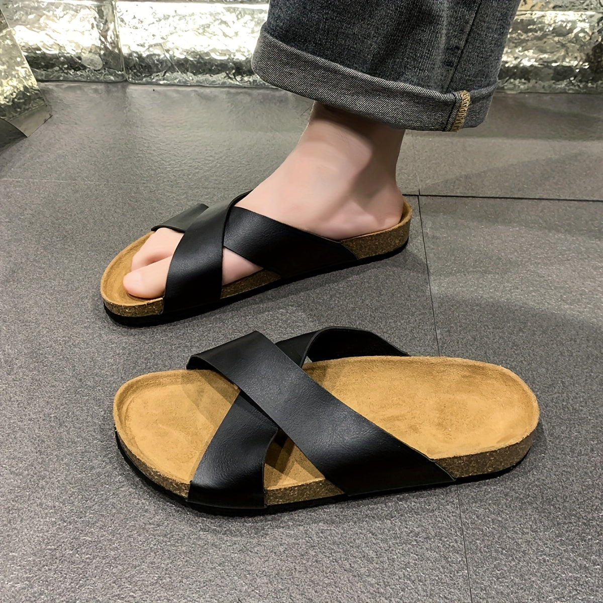 Erkaklar uchun ichki va tashqi foydalanish uchun zamonaviy ochiq barmoqli uy poyabzallari.