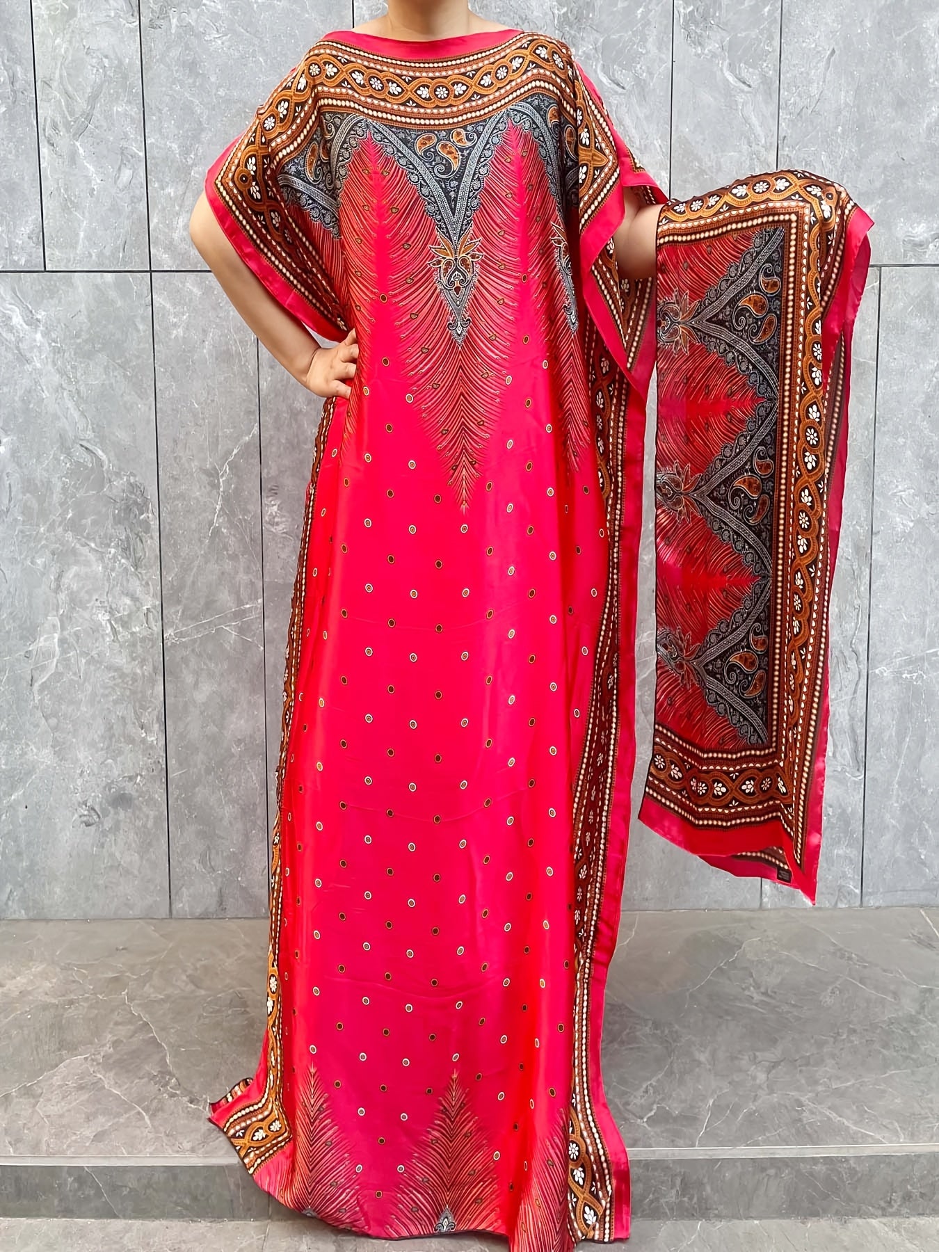 Платье макси для женщин больших размеров с геометрическим принтом, рукав-крыло и свободным кроем, красно-черное