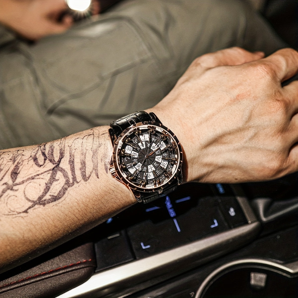 Erkaklar uchun zamonaviy vintage qora sun'iy charm belbog'i, kvarts soat bilan, tasodifiy talabalar uchun ideal.