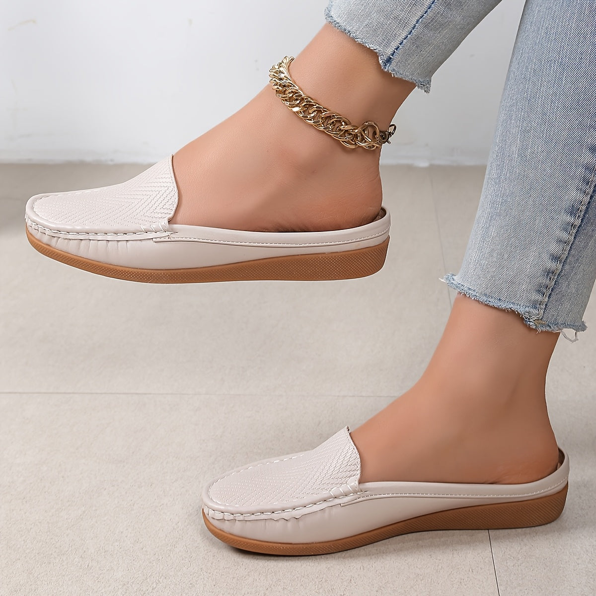 Zapatillas slip-on negras para mujer con cubierta de imitación, suela de corcho y diseño transpirable