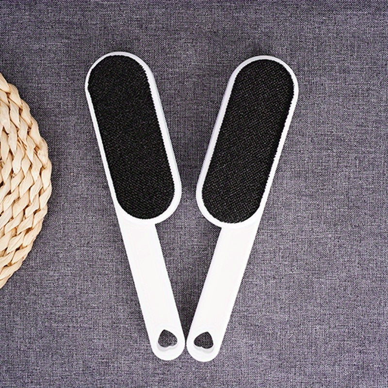 Ikkita tomonlama flis palto cho'tkasi, chang va statikani olib tashlash bilan, changdan himoyalovchi qopqoqni o'z ichiga oladi. Yotoq va kiyimlar uchun ideal.