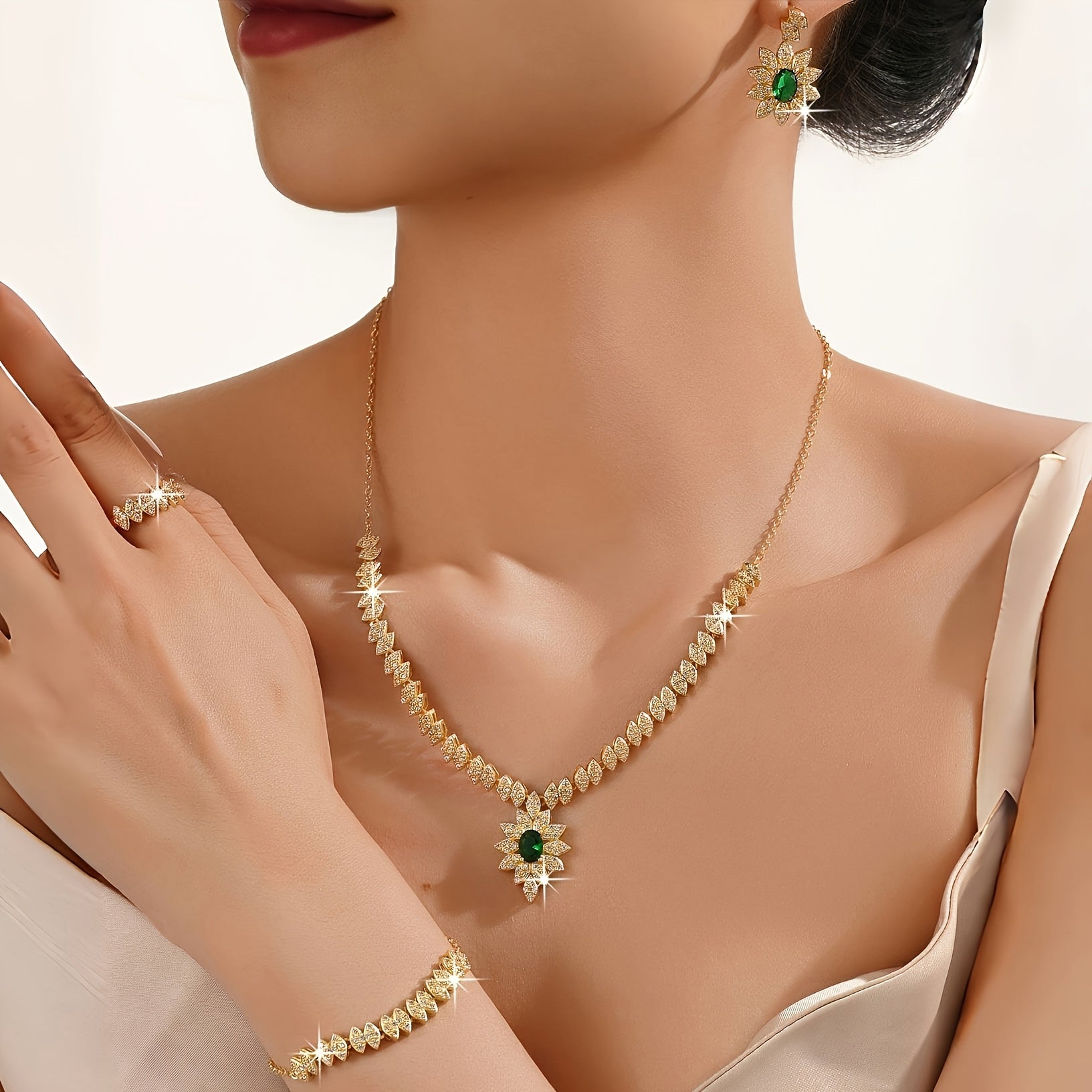 "Hashamatli Gullar Bud Dizayni Qizlar Zargarlik To'plami - 5 Dona o'z ichiga oladi, 18K Oltin Qoplangan Mis va Sintetik Zirconiyadan tayyorlangan. Har kuni kiyish va to'ylar uchun mukammal sovg'a."