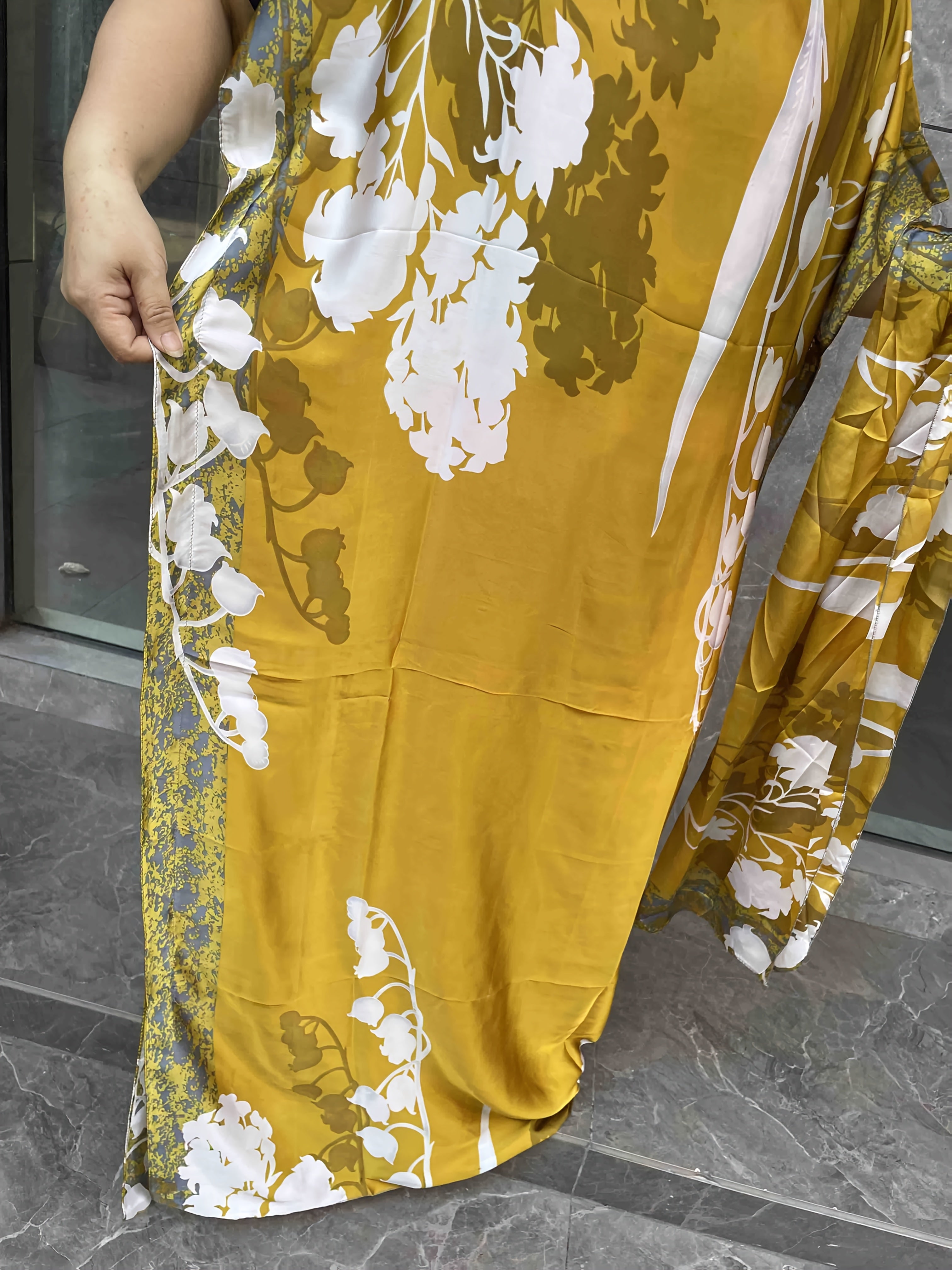 Ayollar uchun katta o'lchamli gulliy bosma tunik kiyiqi Polyester Crew Neck Batwing Sleeve Barcha mavsum uchun