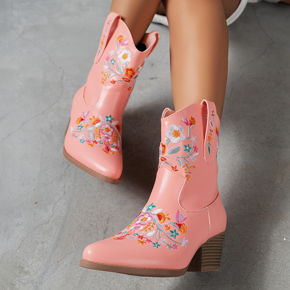 Женские цветочные вышитые искусственные сапоги до бедра с фиолетовым массивным каблуком