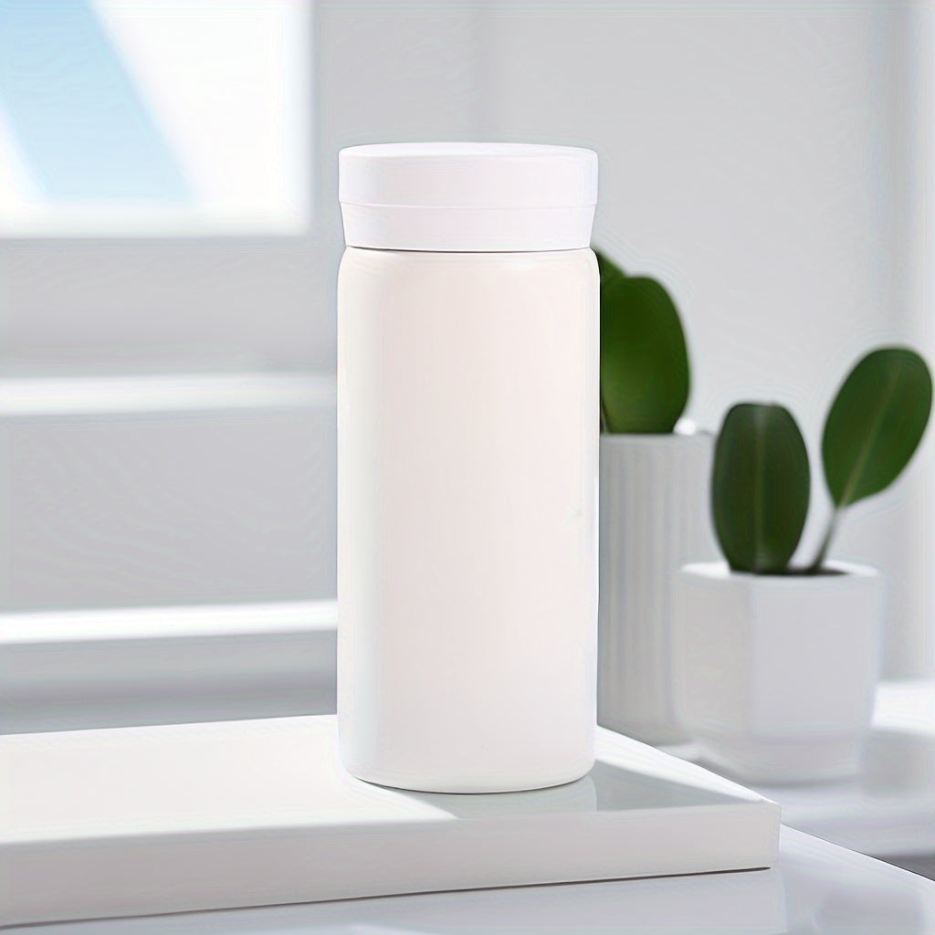 Bir mini vakuum termos, 200ml/6.76oz o'lchamda, ichimliklarni harakatda issiq yoki sovuq saqlash uchun mukammal. Yoz va qish uchun ideal, bu izolyatsiyalangan suv shishasi har qanday ichimliklarini mukammal haroratda yoqtiradiganlar uchun ajoyib sovg'a.