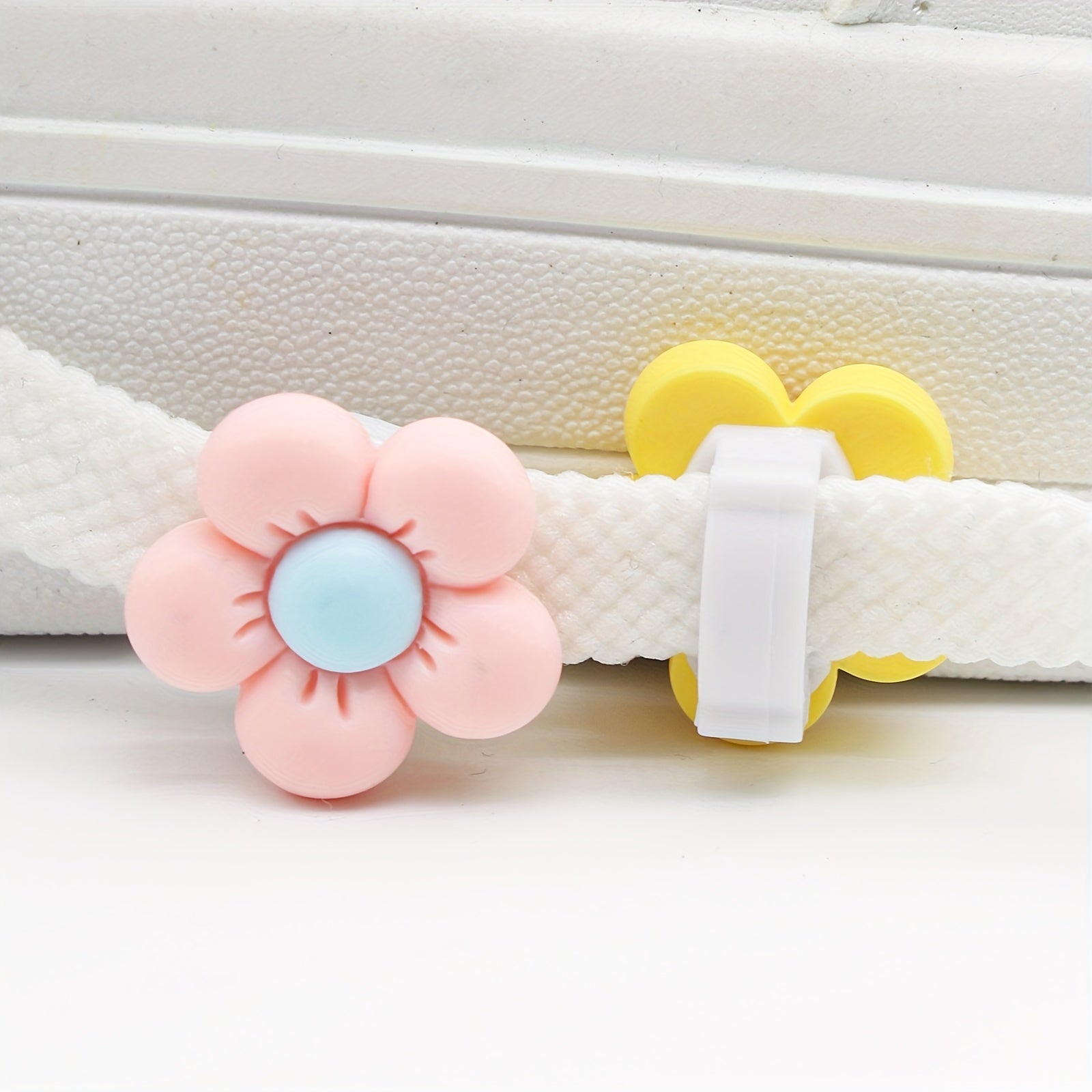 Unisex Floral Shoelace Clips 16 Pack for Decorating Sports Shoes