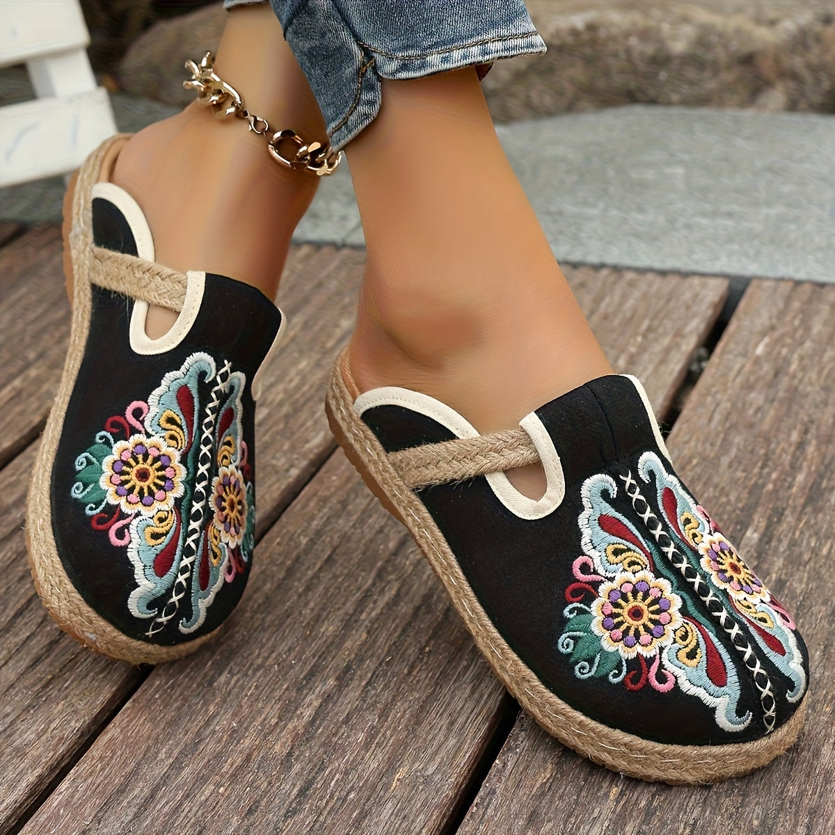Women Flat Shoes Butterfly Embroidery Slip-On Casual Comfort