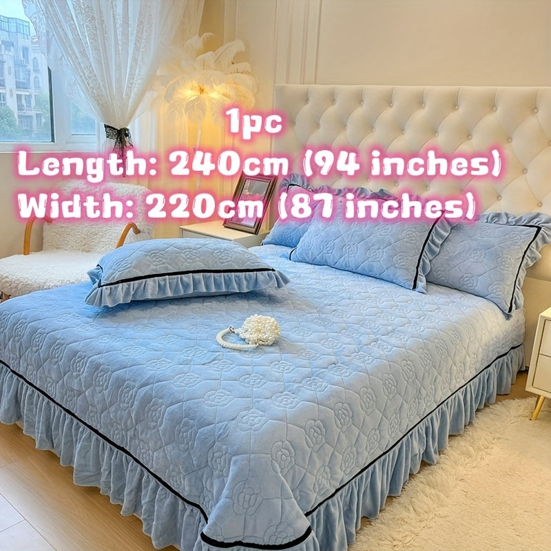 Ultra-Soft Milk Velvet Quilted Bedspread with Lace Detailing Hypoallergenic Breathable Solid Color Black Piping