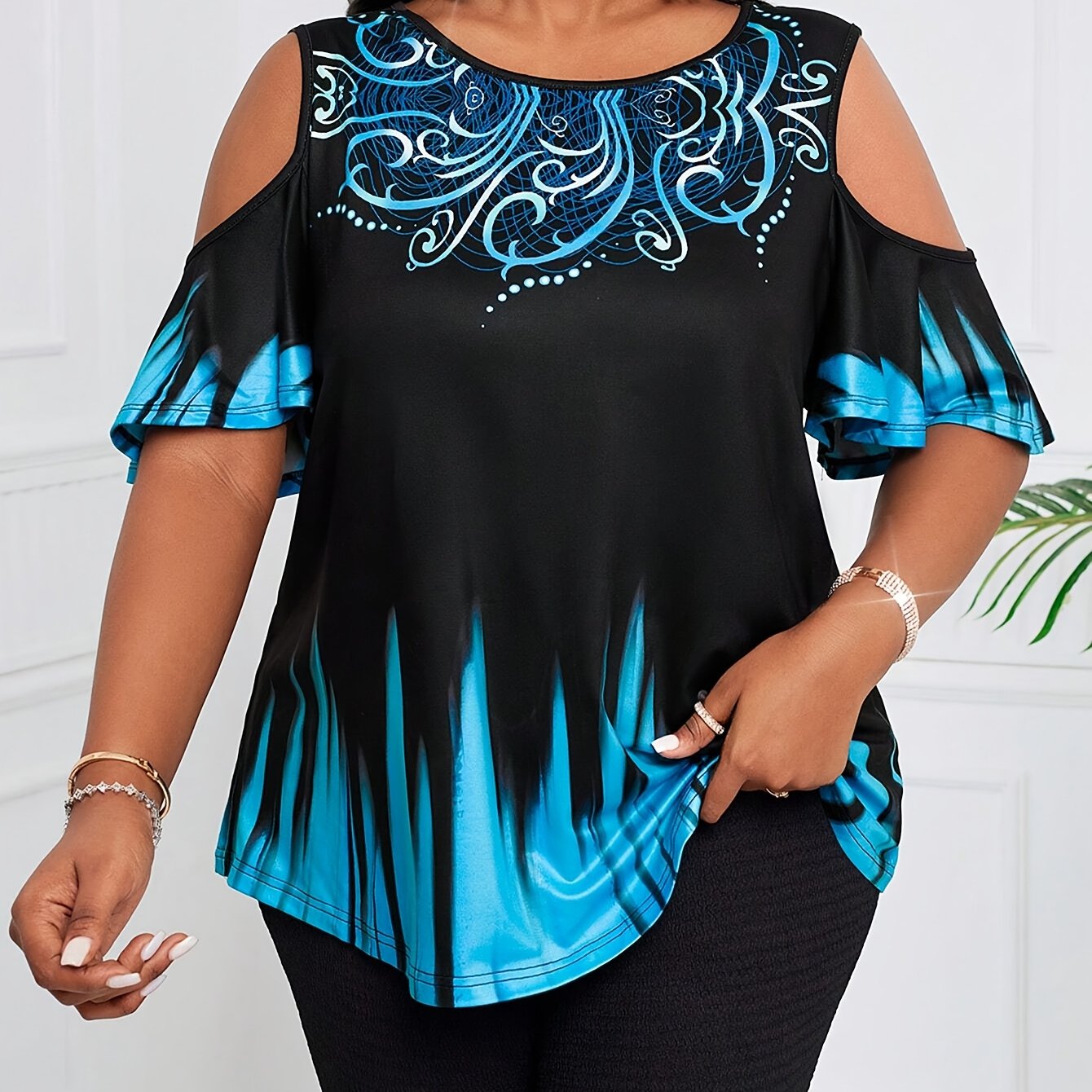 Plus Size Cold Shoulder T-Shirt for Women with Gradient Ombre Print and Paisley Details