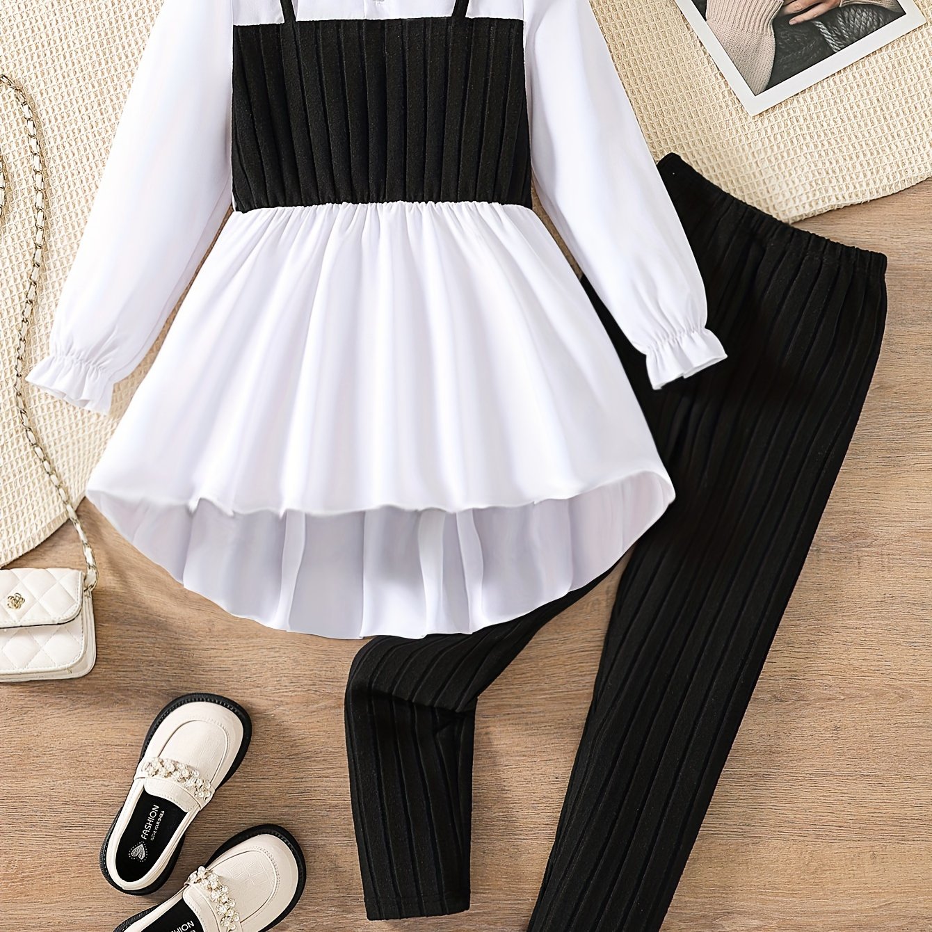 Qizlar uchun 2-qismli zamonaviy kiyim: Uzun yengli bir rangli bluzka va kesish dizayni, tor shimlar bilan birga. Bahor va kuzda ochiq havoda faoliyatlar uchun mukammal.