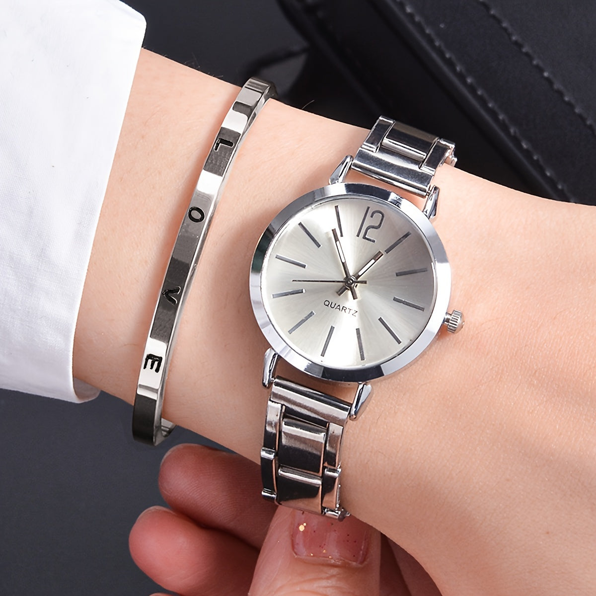 Women's Elegant Silver Watch with Leather Strap and Minimalist Design