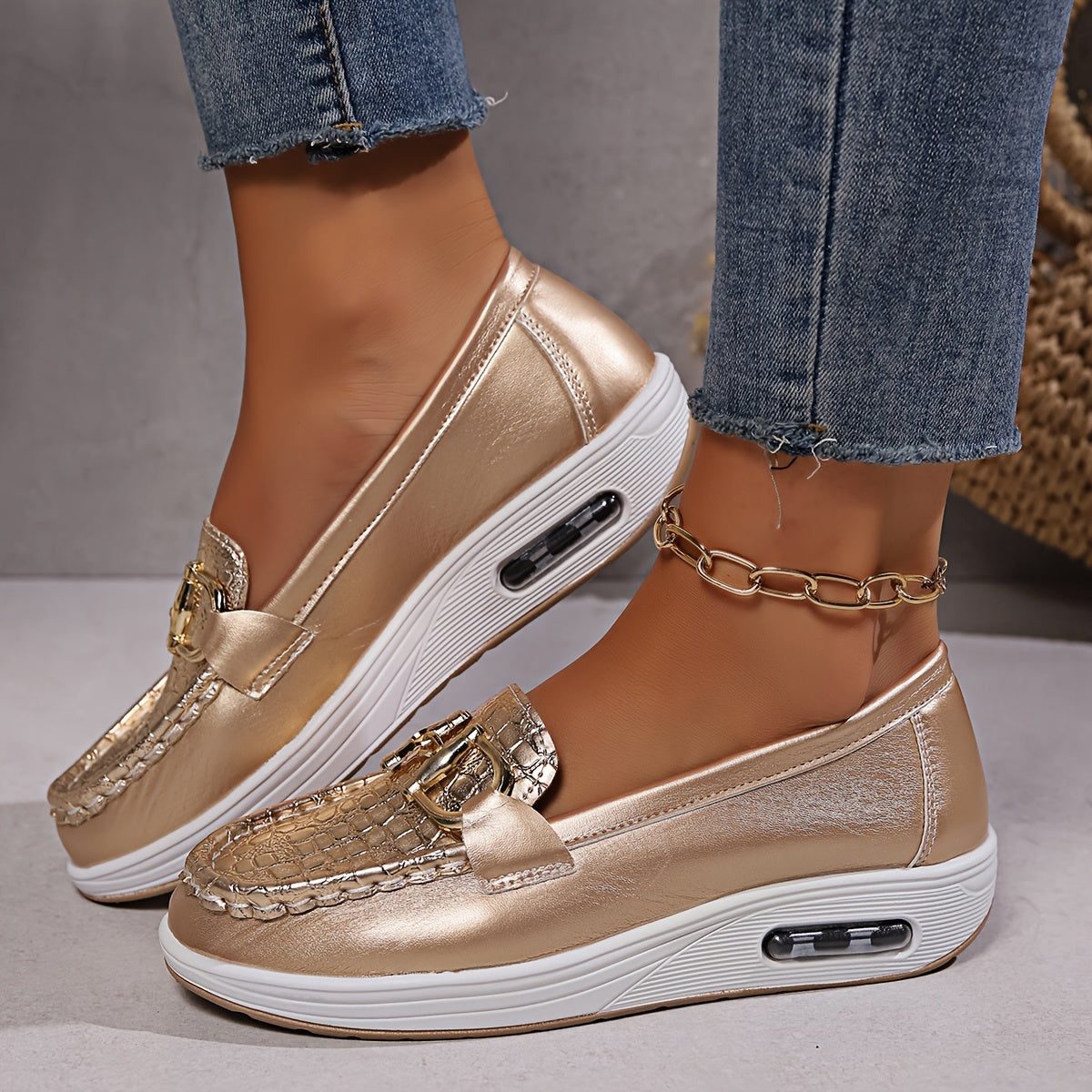 Women's Casual Leather Low-top Shoes with Buckle and Flat Heels