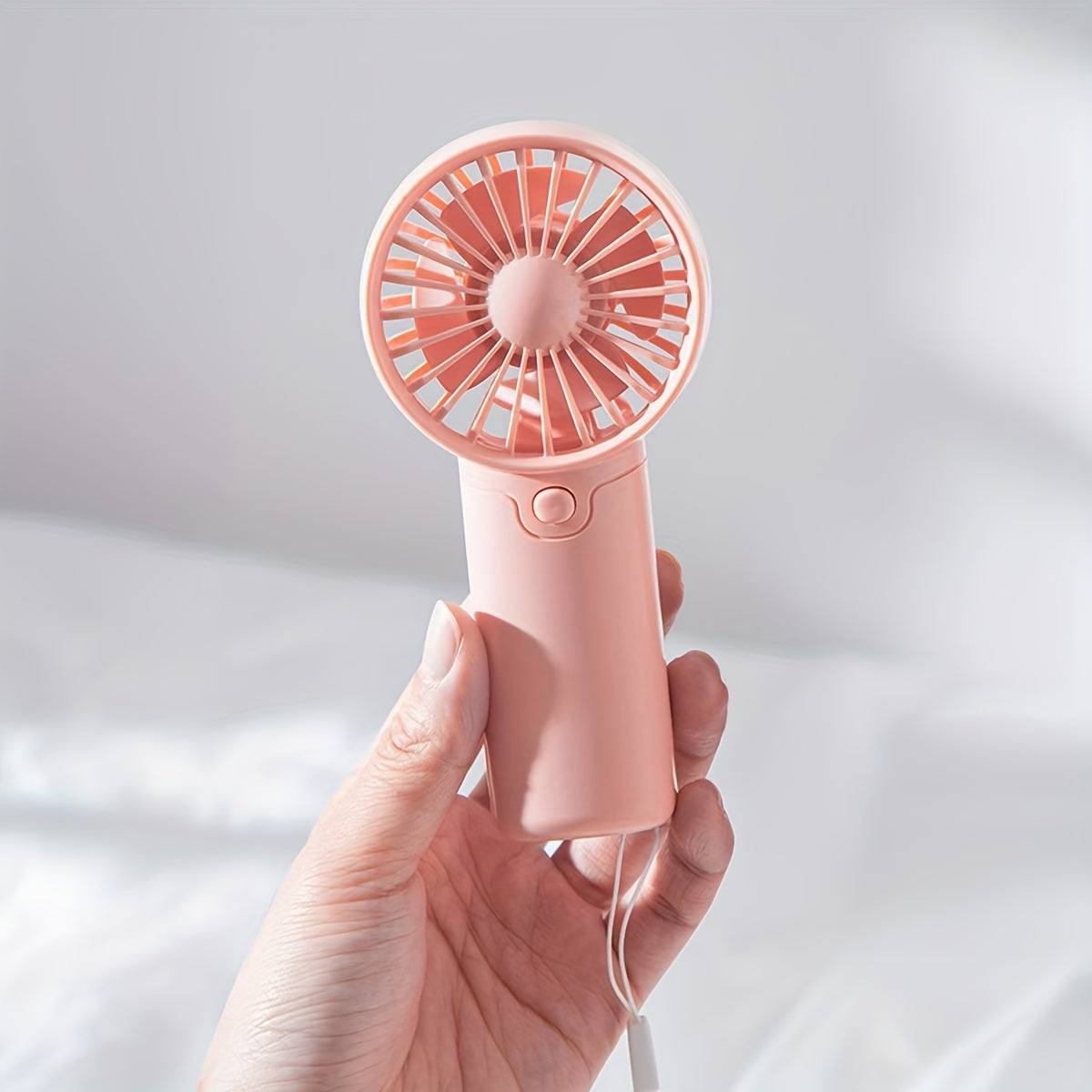 Ayollar uchun kompaktdan tutadigan ventilyator, portativ, AAA batareyalar bilan ishlaydi, ≤36V kuchlanish
