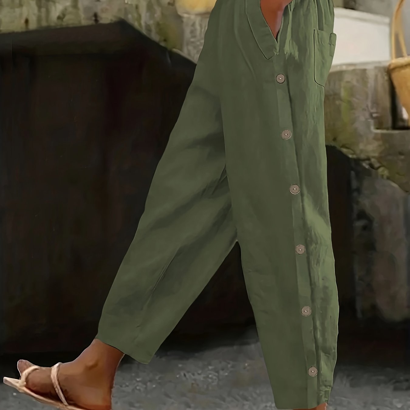 Pantalones de mujer de talla grande con pierna ancha y detalles de botones en gris claro