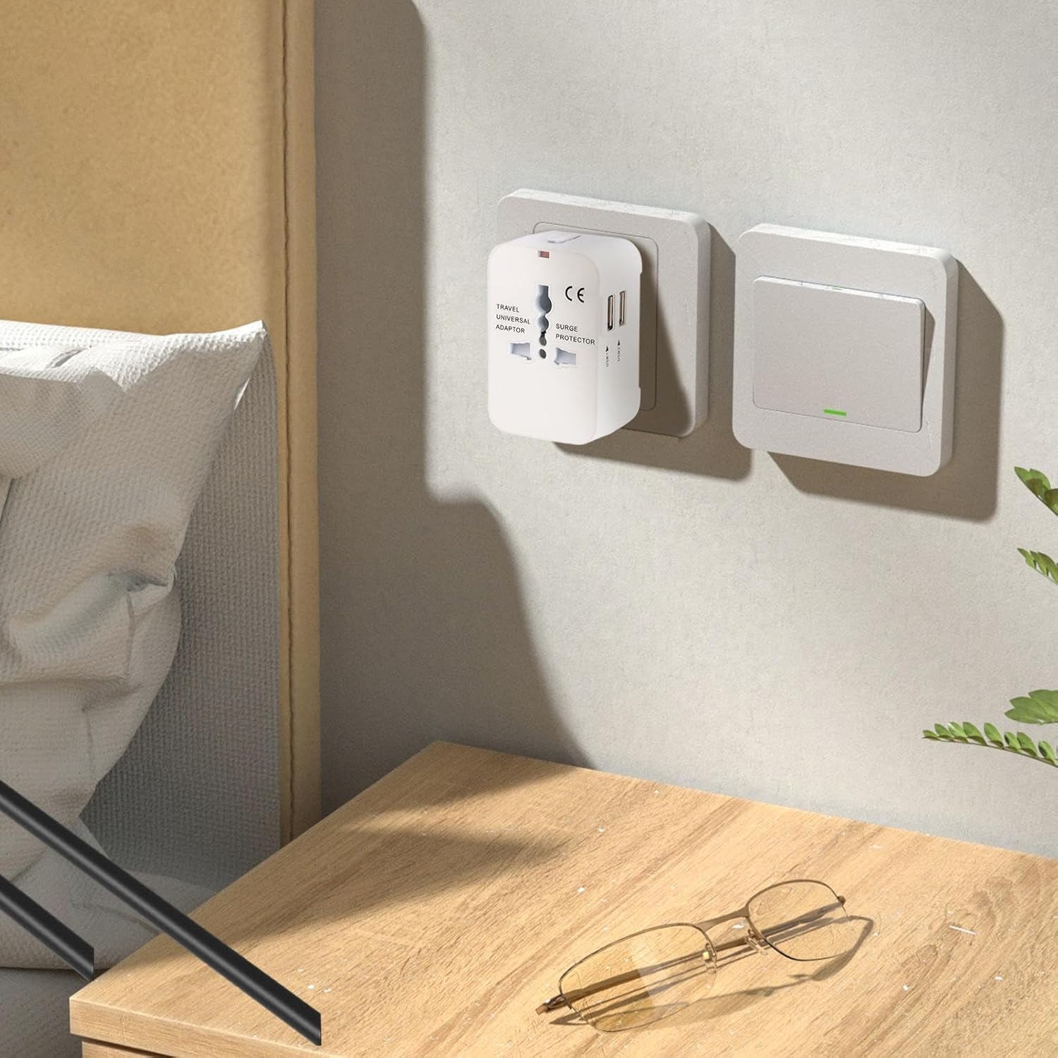 Adaptador de viaje con puertos USB duales para teléfonos y portátiles, compacto, 3 opciones de color, compatible con EE. UU., UE, Reino Unido y AU