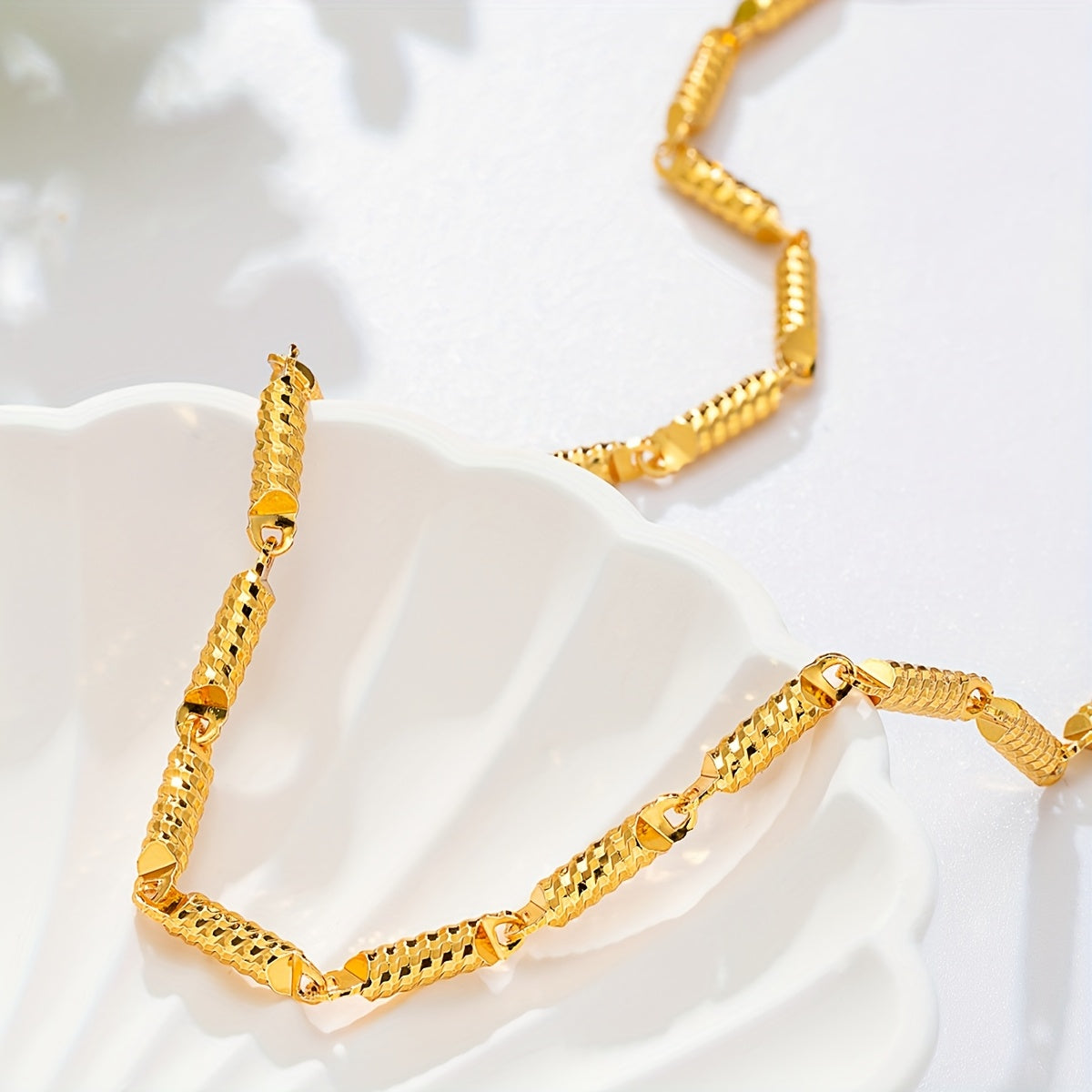 Minimalist Link Chain Necklace, 24K oltin qoplamada moda zargarlik, har kuni kiyish uchun yoki Sevishganlar kuni sovg'asi uchun mukammal, Janubi-Sharqiy Osiyoda qo'l bilan tayyorlangan, 1 dona