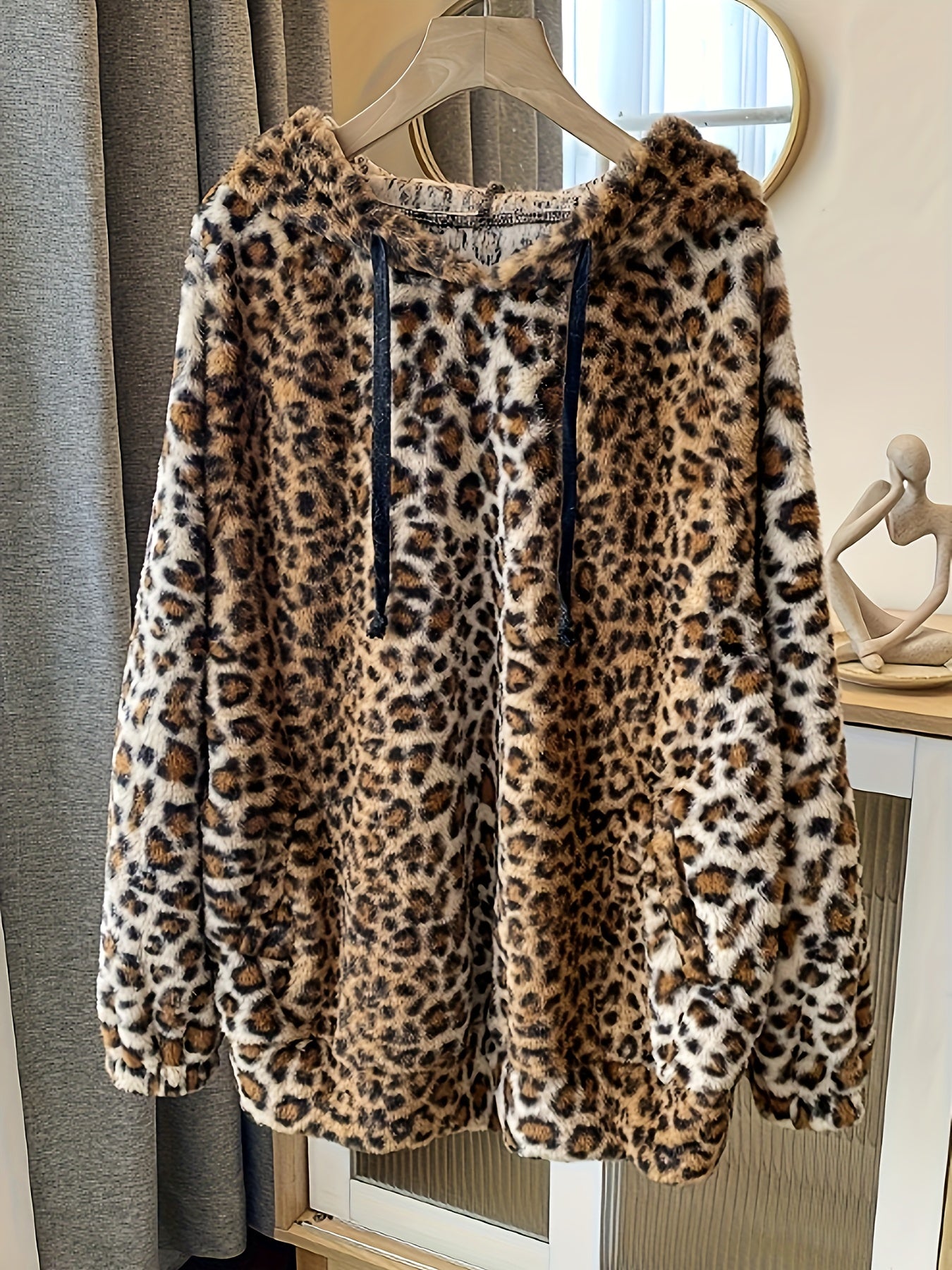 Sudadera con capucha peluda de estampado de leopardo para tallas grandes para mujer, sudadera casual de otoño e invierno