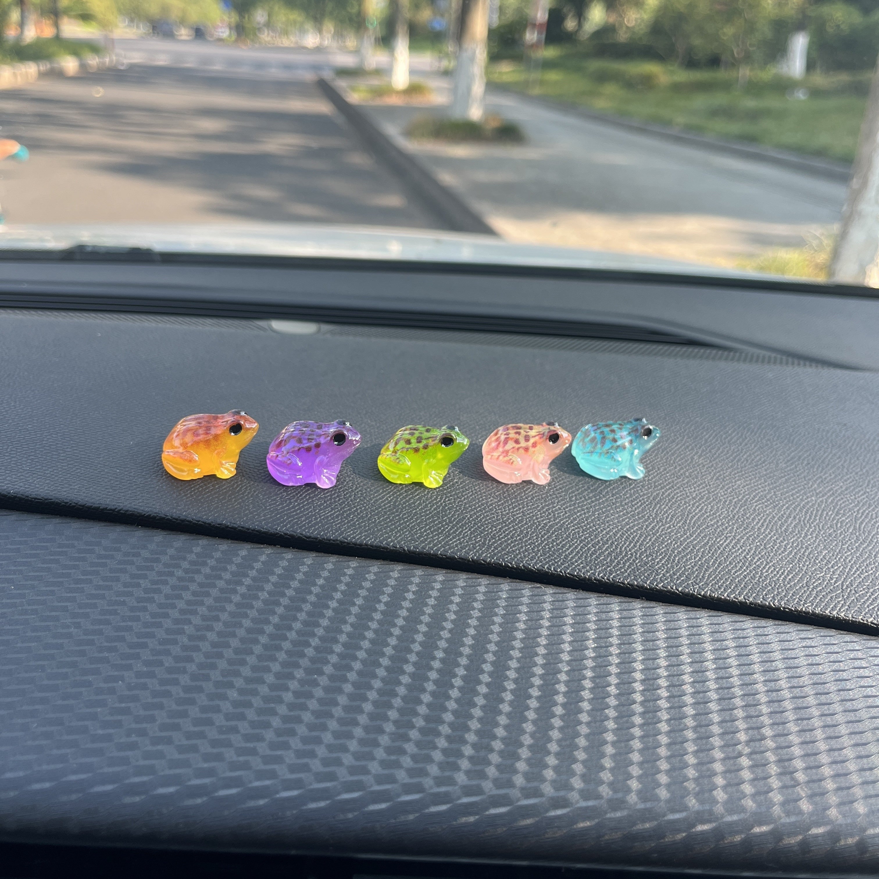 6 dona Yorug‘ resin qurbaqa statuyalari Avtomobil bog‘ dekoratsiyalari Rang-barang