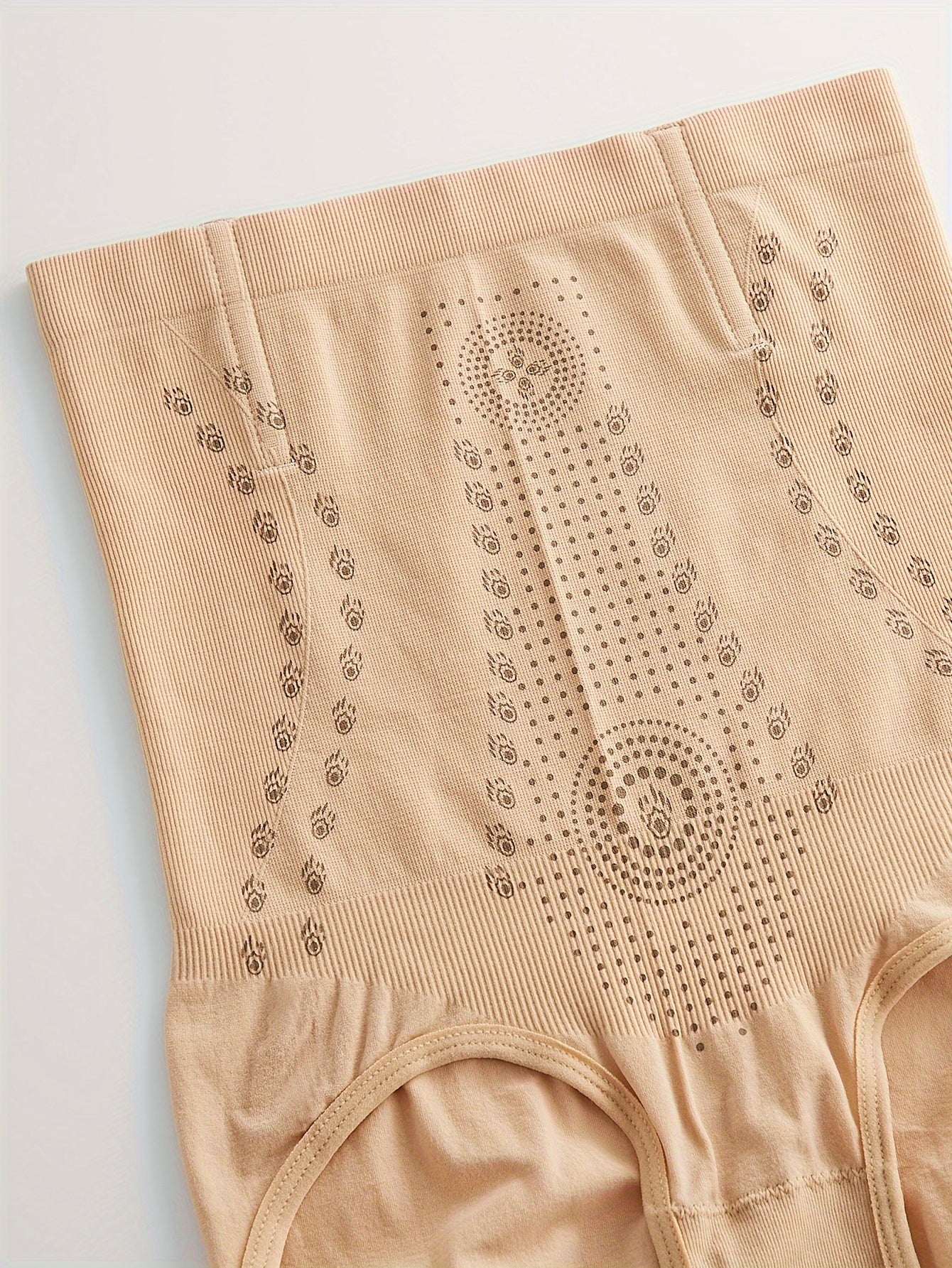 Ayollar uchun yuqori bel dizayni, qorinni nazorat qilish va buttoqlarni oshirishga mo'ljallangan shapewear.