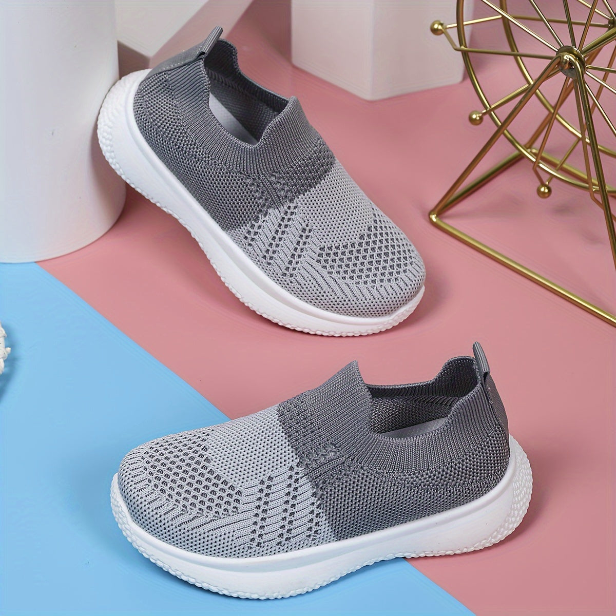 Дышащие трикотажные кроссовки для мальчиков с геометрическим узором, верх из полого материала, низкий ход, повседневная обувь для возрастных групп до 14 лет