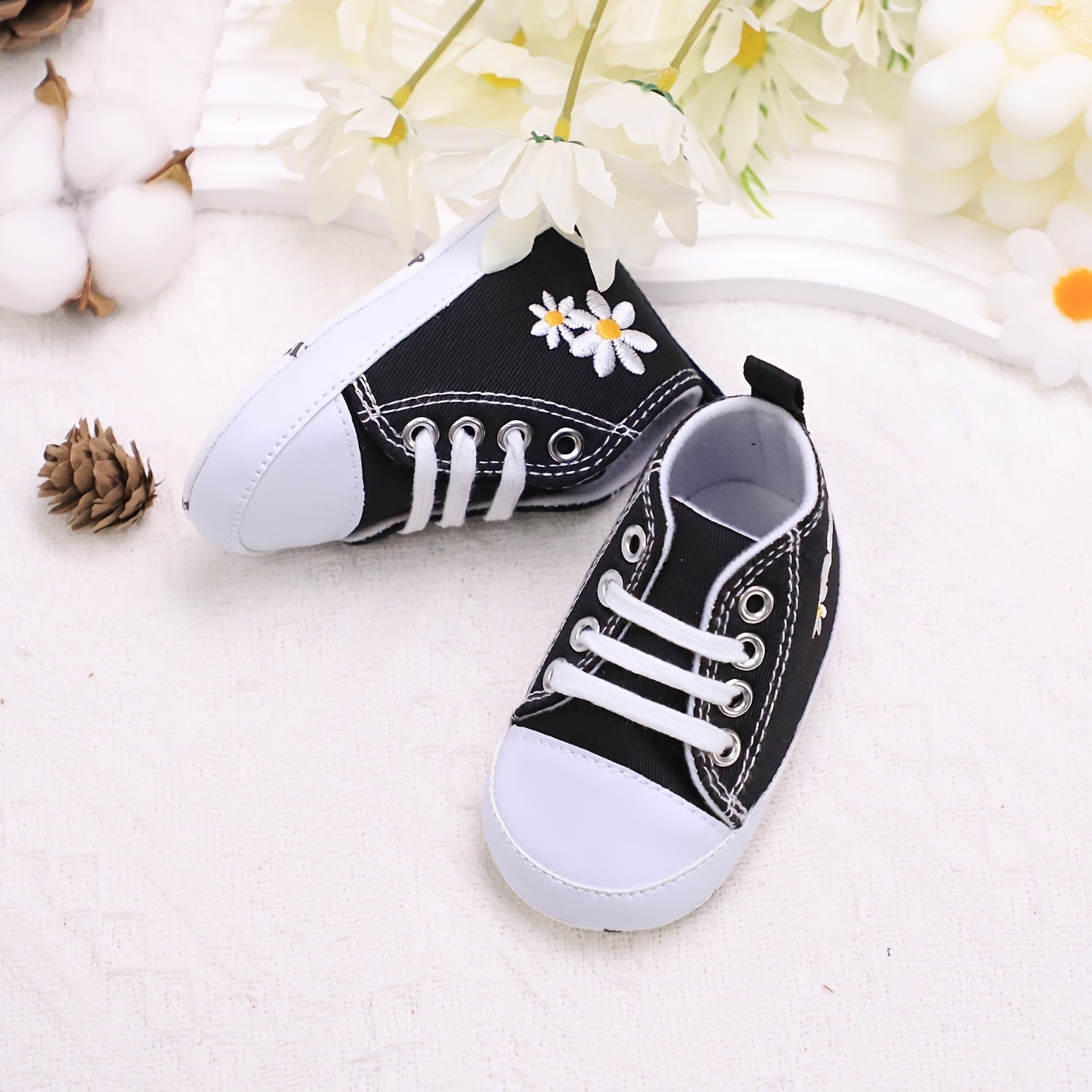 Baby Girls Embroidered Daisy Sneakers Lightweight Non-Slip Canvas Shoes for All Seasons