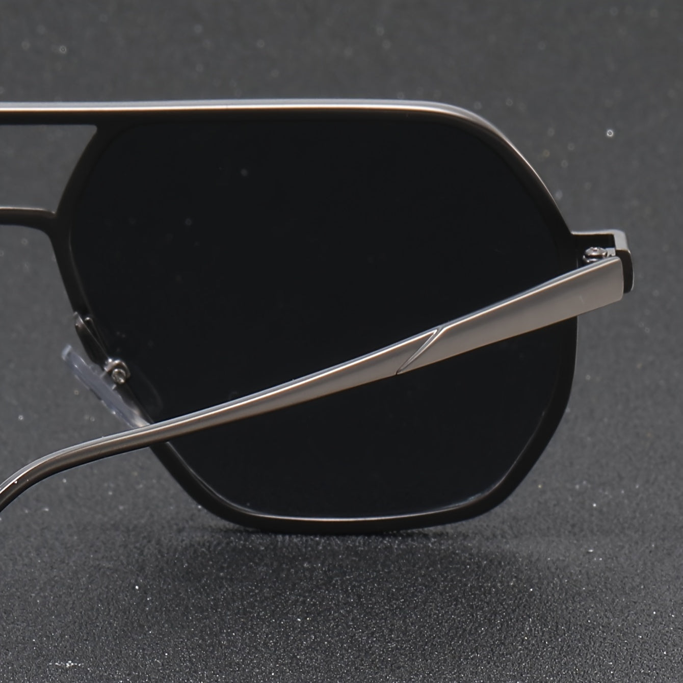 Men's Gold Geometric Aviator Sunglasses Stylish Sun Protection