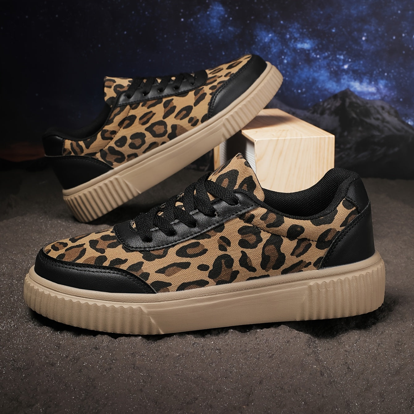 Ayollar uchun leopard bosma oddiy sport poyabzali sun'iy qoplama qulay tashqi va ichki foydalanish