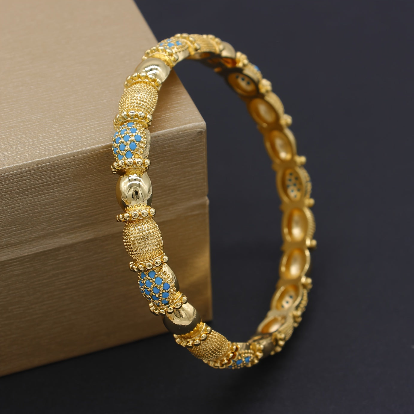 4 ta mis bilaguzuklar to'plami, vintage boho uslubida zirconia inlay bilan, ayollar uchun moslashuvchan ochiq qopqoq dizayni, kundalik kiyim va to'ylar uchun mukammal.