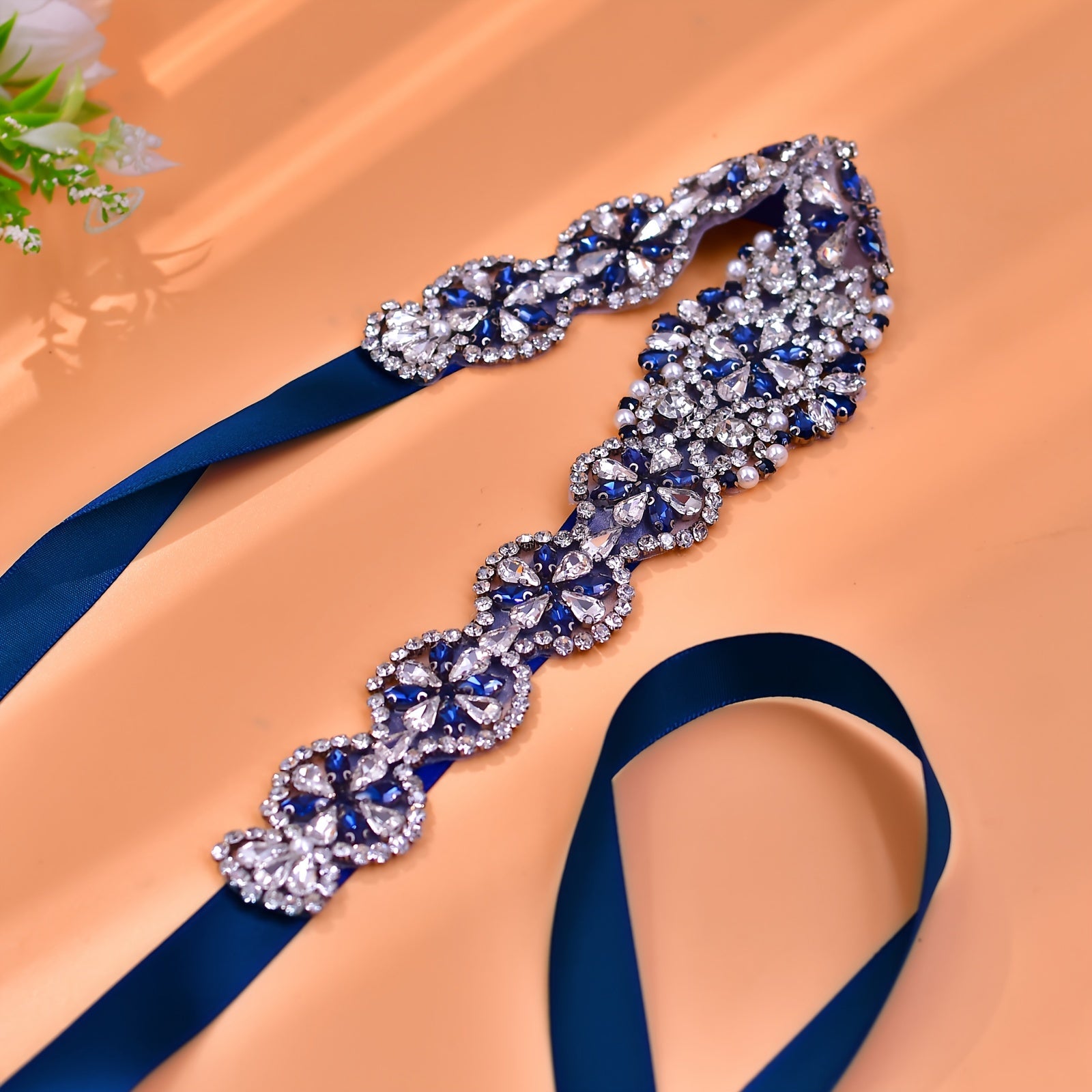 Cinturón de novia azul marino con pedrería y adorno brillante para boda