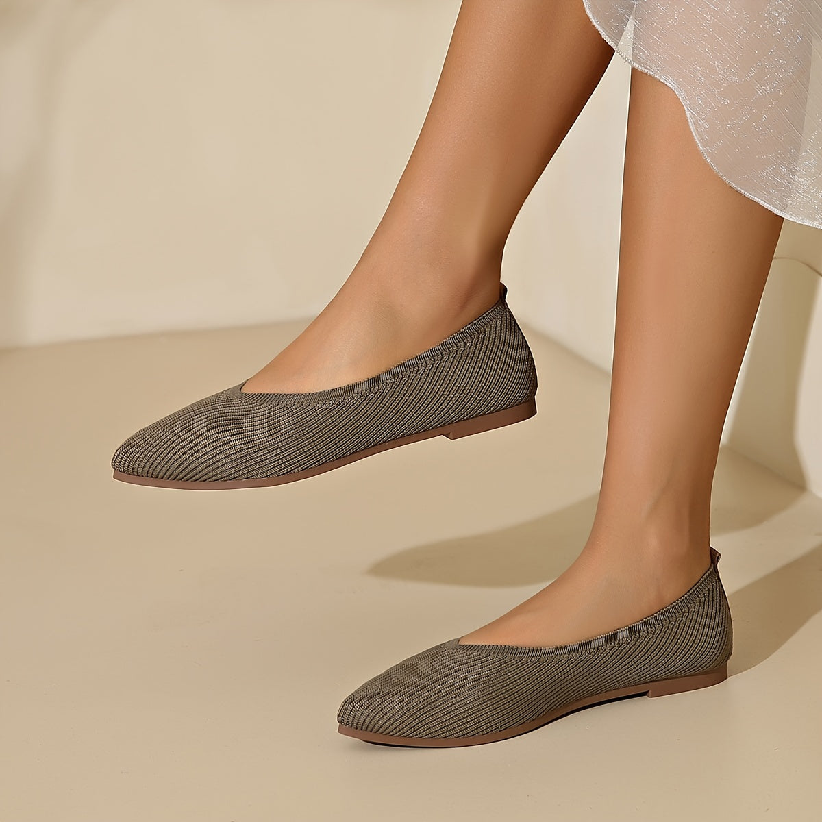 Women's Knitted Flats Point Toe Breathable Slip Ons for Daily Wear