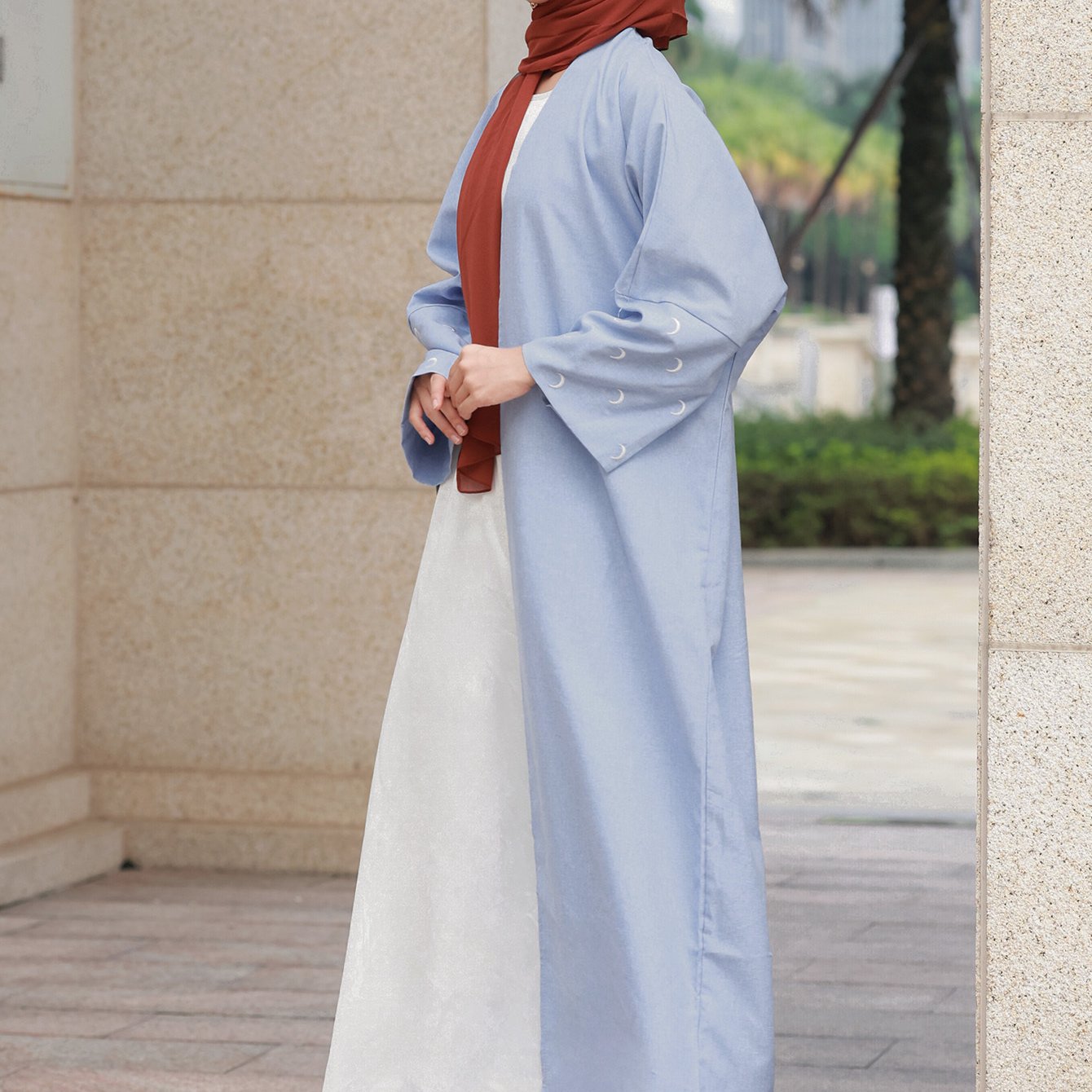 Plus Size Elegant Moon Embroidered Sleeve Abayas for Middle Eastern Muslims