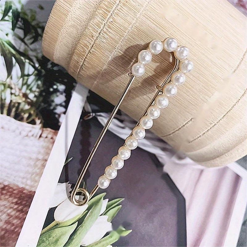 Qoziq uchun sun'iy marjonlar va kristallar bilan 5 ta bo'lakli brosh seti va aksessuarlar