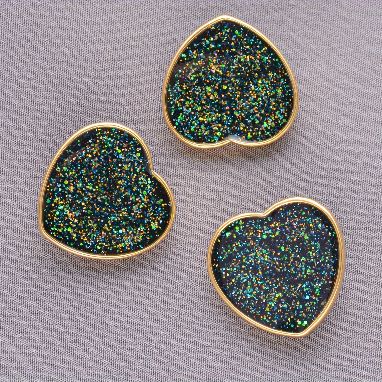 Kiyimlar va hunarmandchilik uchun 5 yoki 10 ta yurak shaklidagi metall tugmachalar to'plami, porloq aksessuarlar bilan