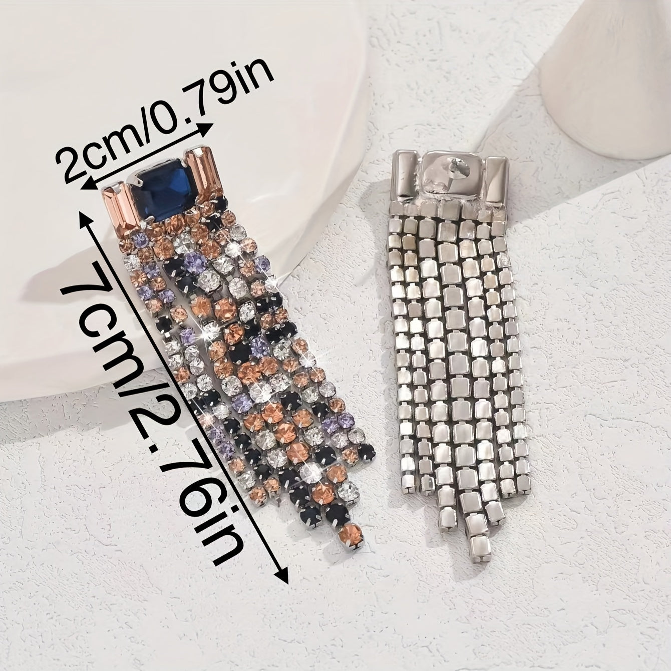 Rangli rhinestone'lar bilan bezatilgan glamurli tassel quloq uzuklari, to'ylar, partiyalar yoki har kuni kiyish uchun ideal